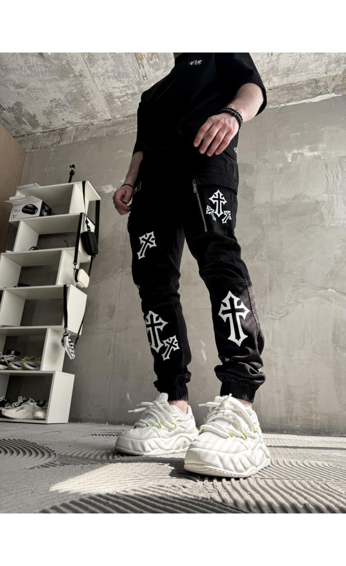 Джинси дтф чоловічі чорного кольору  джогери з принтом