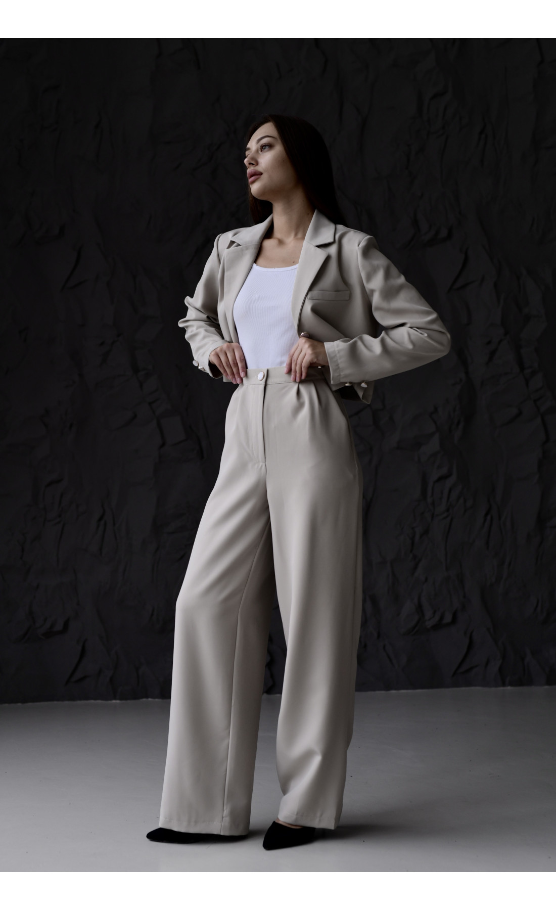 Класичний костюм жіночий стильний жакет штани костбмна тканина