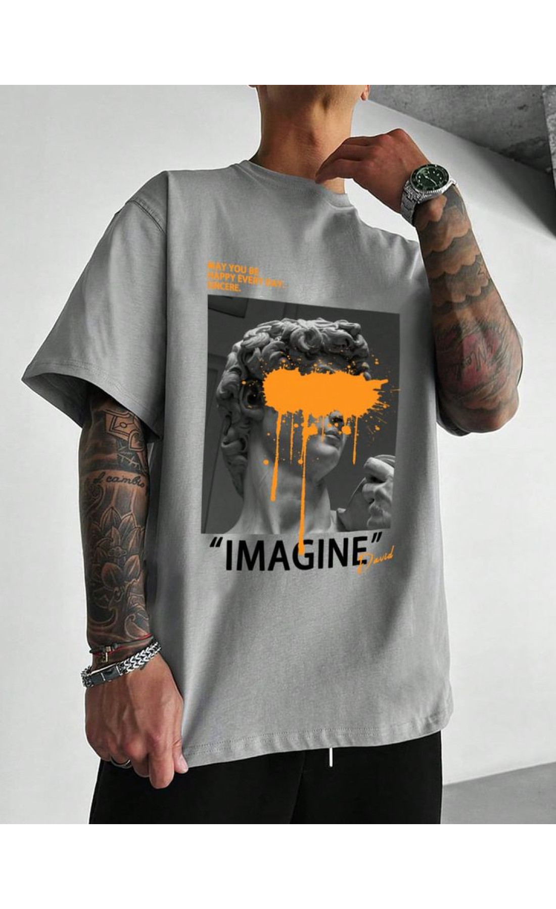 Комфортна сіра чоловіча оверсайз футболка з яскравим дизайном