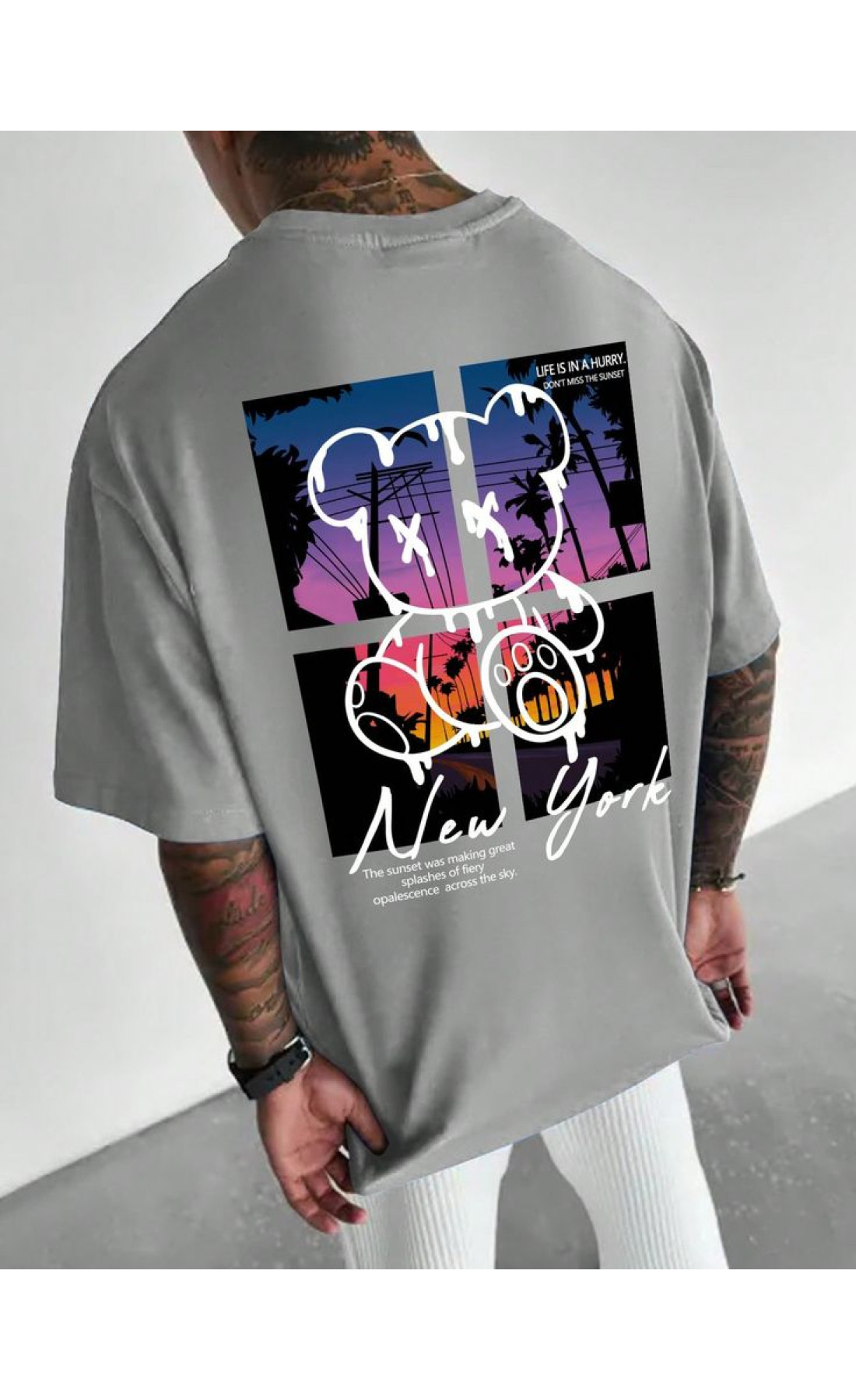 Чоловічі сіра  оверсайз футболка з яскравим дизайном