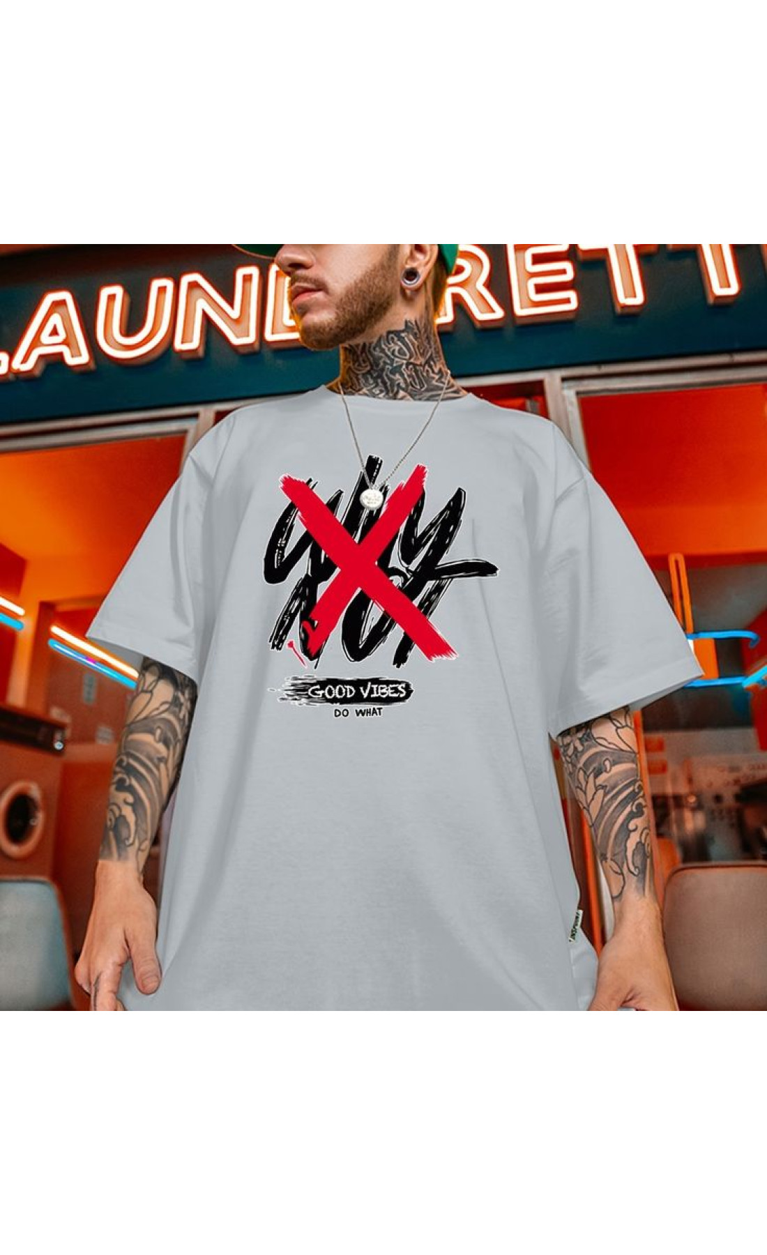 Сіра легка чоловіча літня оверсайз футболка з модним дизайном