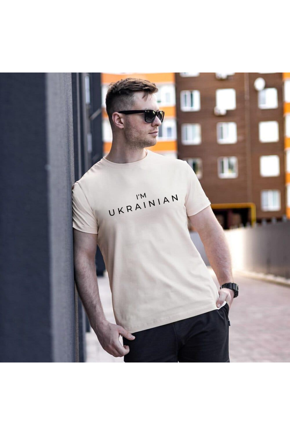 Футболка Pobedov Peremoga - I'M UKRAINIAN наклейка чорна Молочний