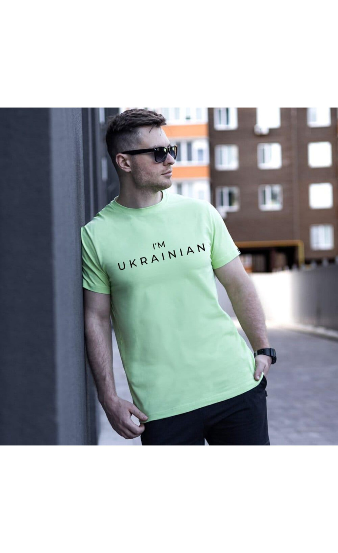 Футболка Pobedov Peremoga - I'M UKRAINIAN наклейка чорна Світлий зелений