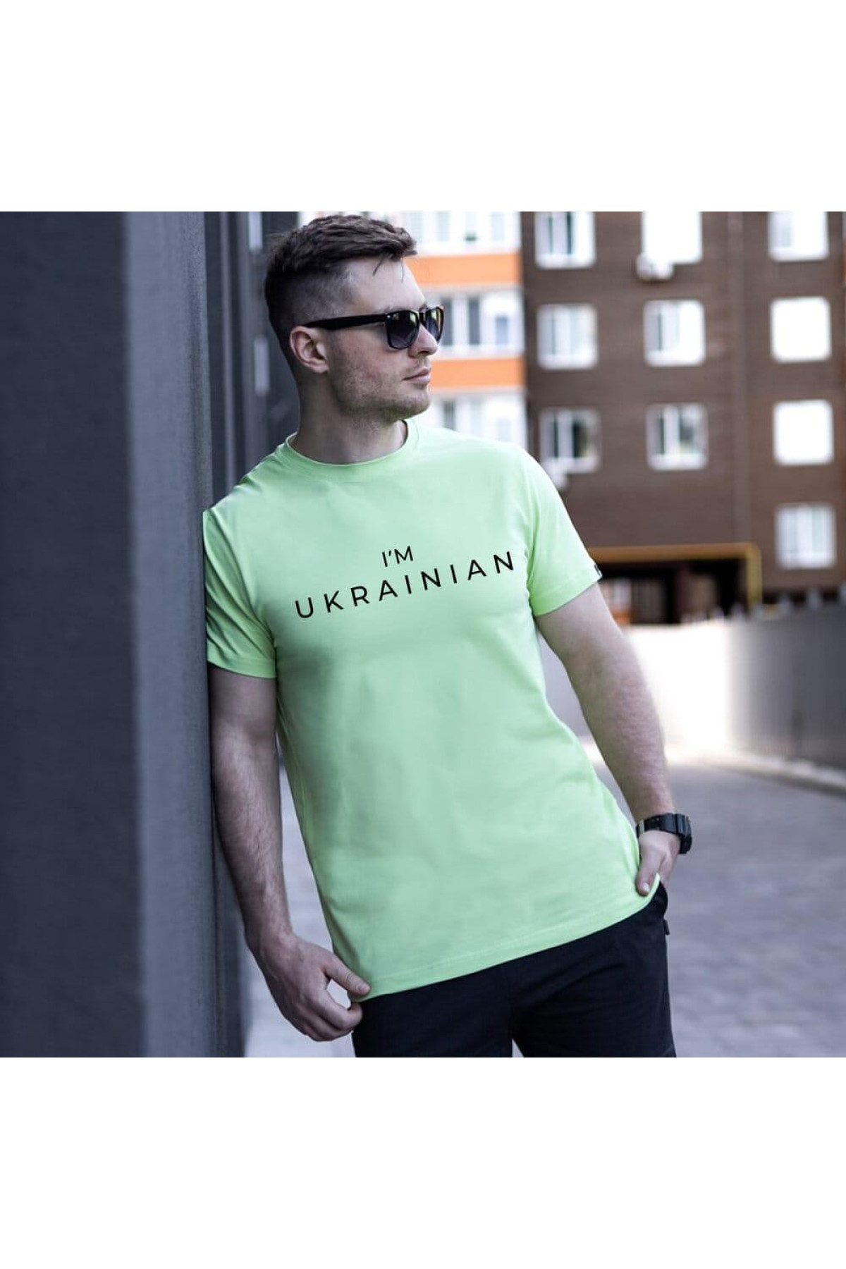Футболка Pobedov Peremoga - I'M UKRAINIAN наклейка чорна Світлий зелений