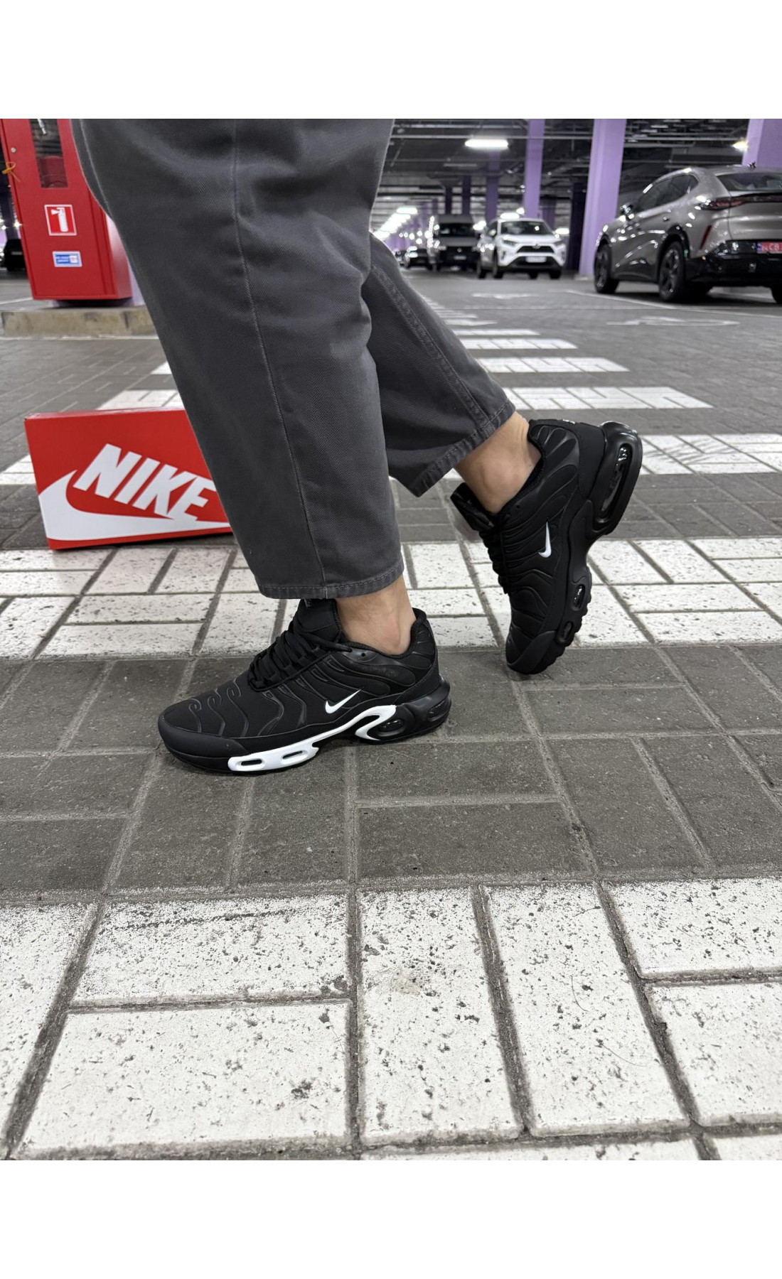 Чоловічі кросівки  Термо кросівки nike air plus tn (чорні білі) (2955-3)