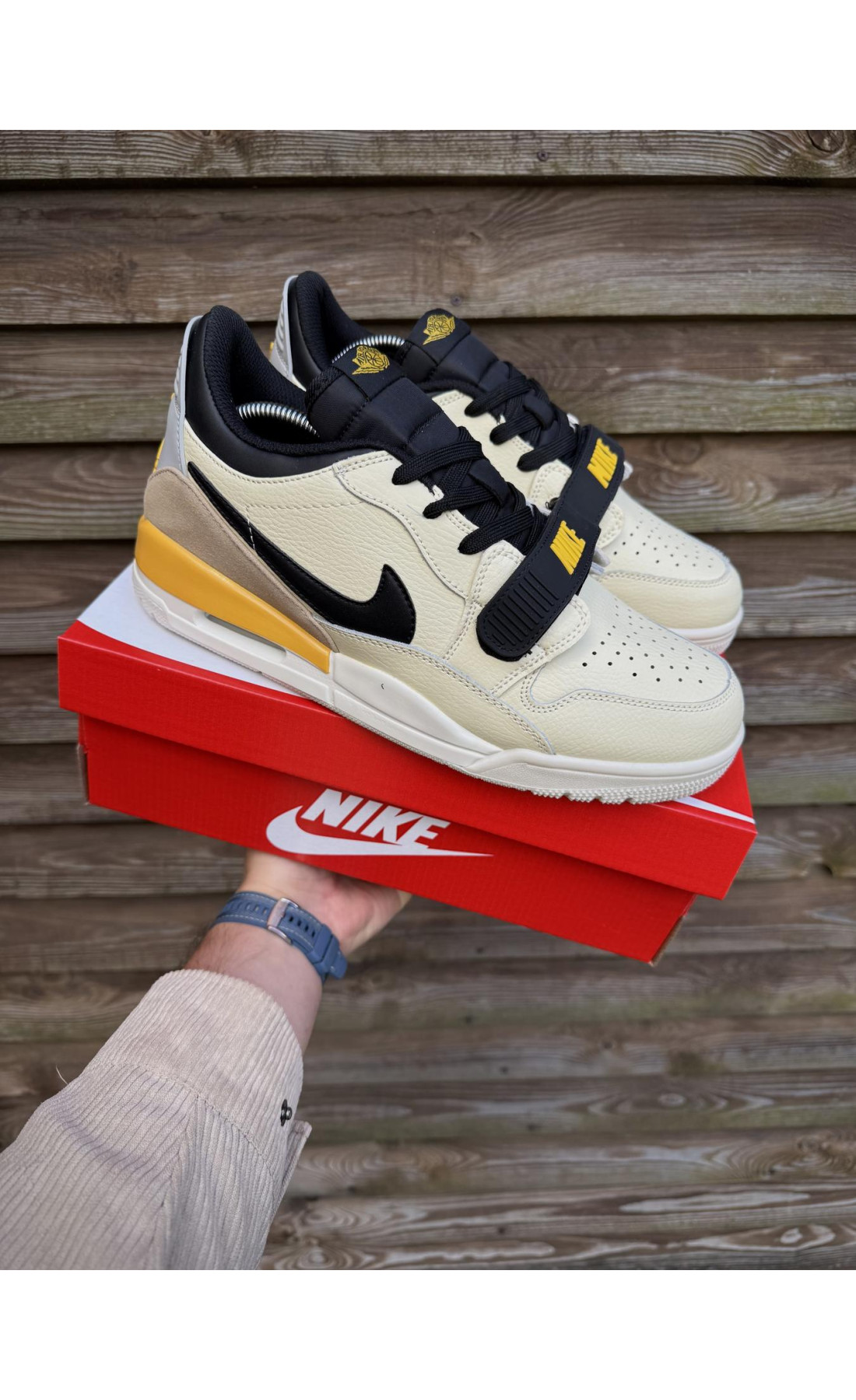 Чоловічі кросівки  Кросівки nike air jordan legacy low (жовто чорні) (312-1)