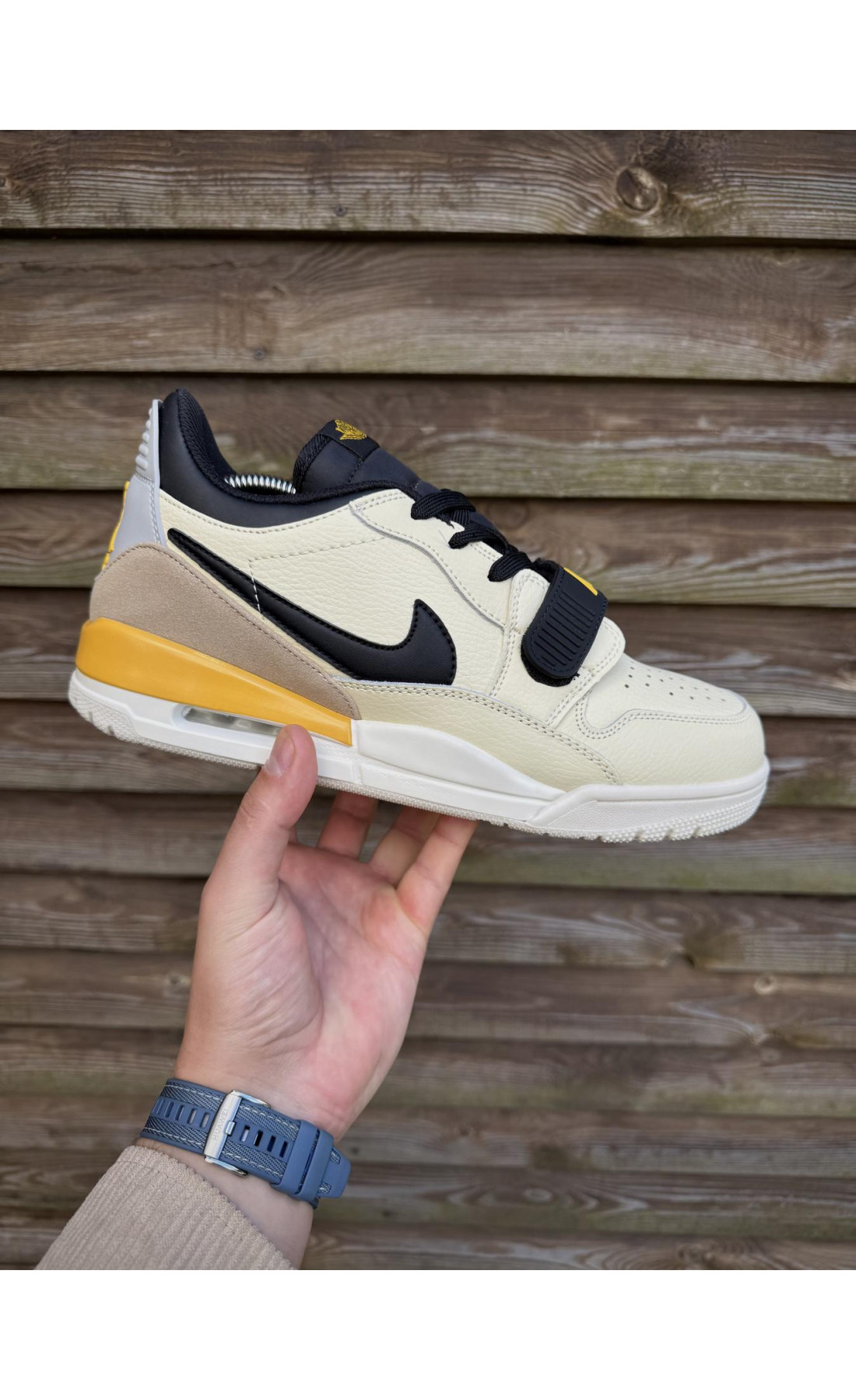 Чоловічі кросівки  Кросівки nike air jordan legacy low (жовто чорні) (312-1)