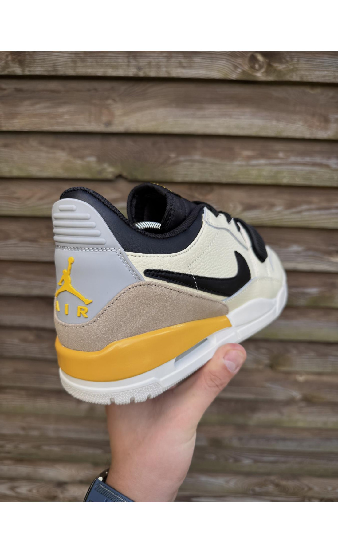 Чоловічі кросівки  Кросівки nike air jordan legacy low (жовто чорні) (312-1)