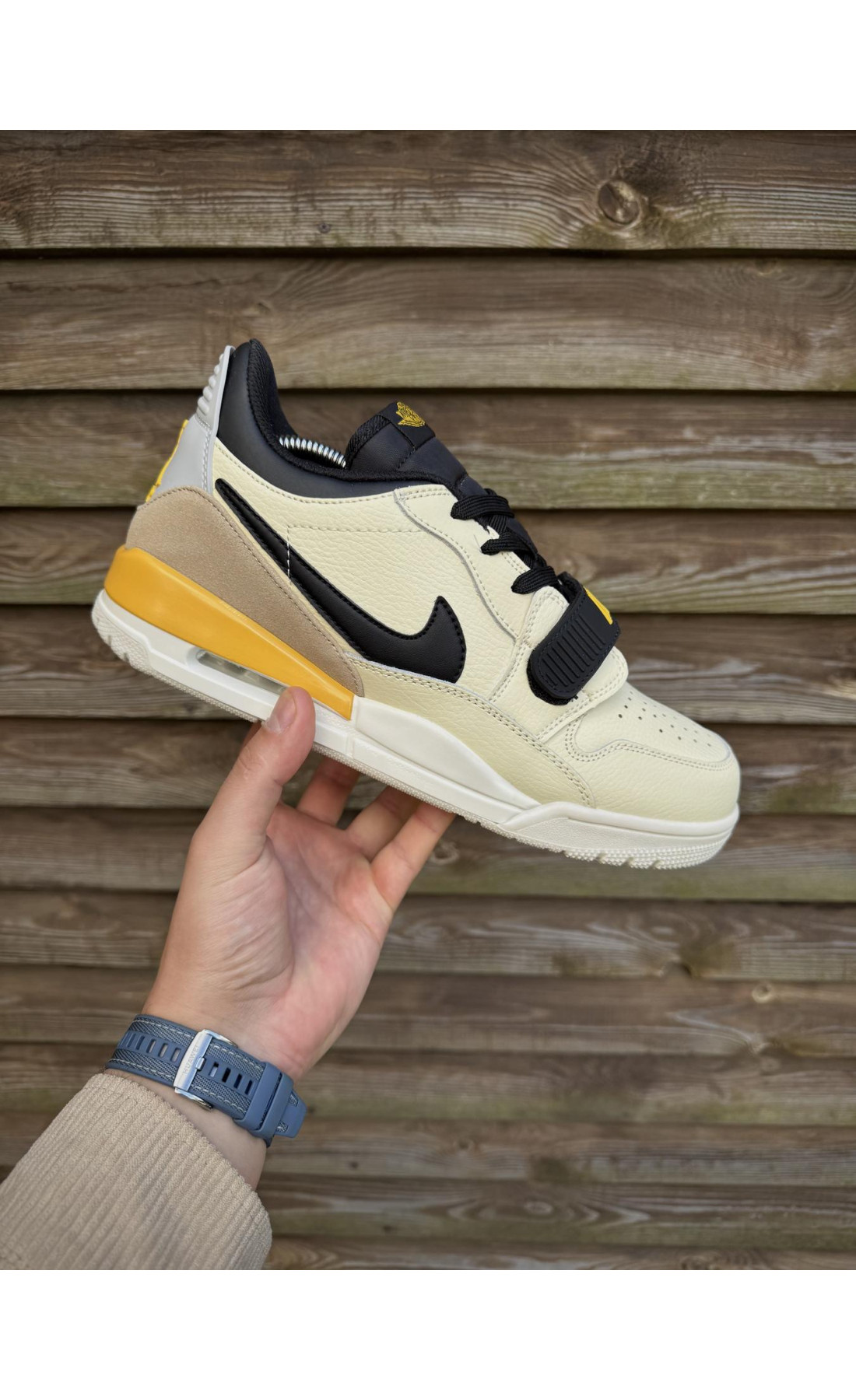 Чоловічі кросівки  Кросівки nike air jordan legacy low (жовто чорні) (312-1)