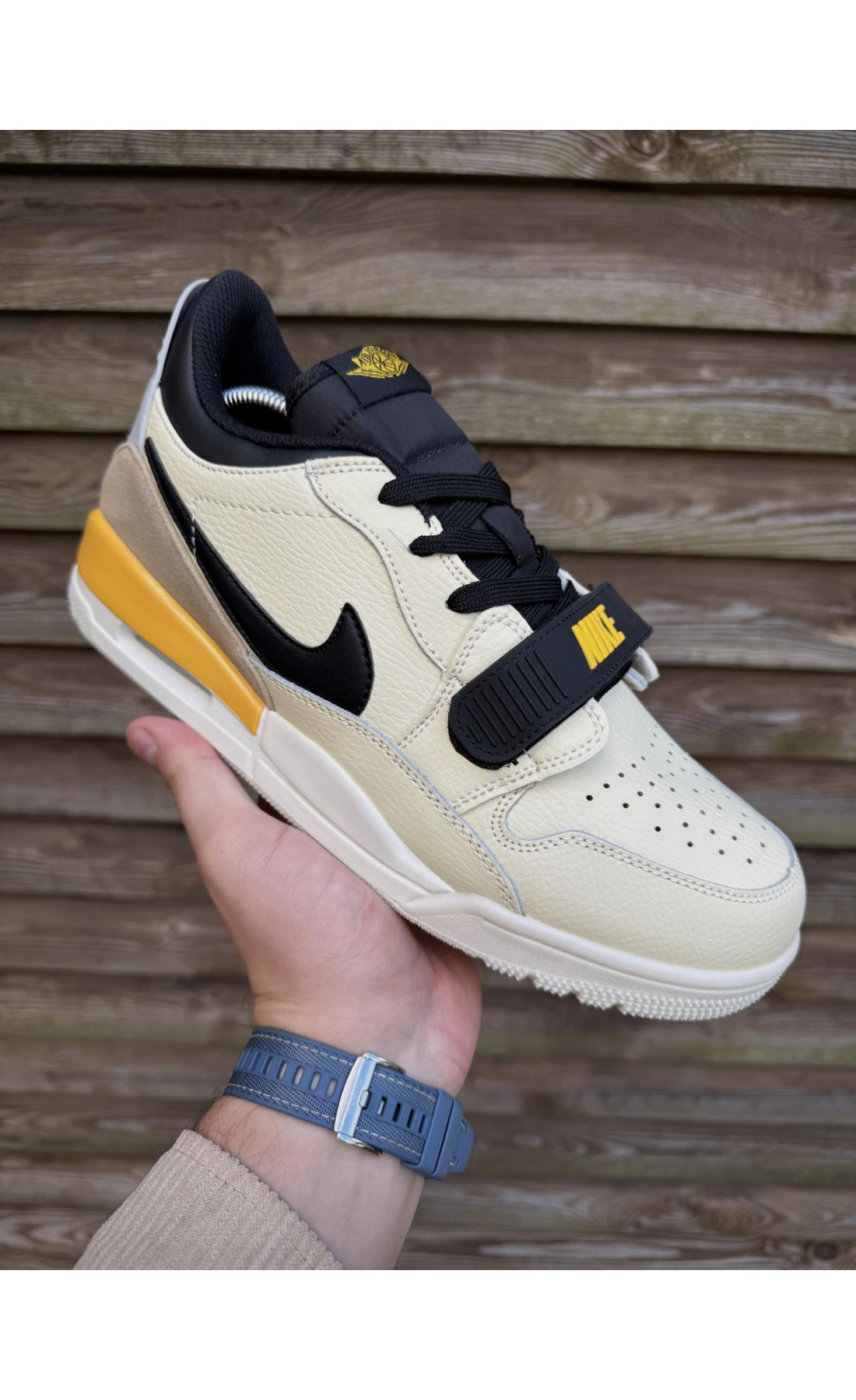 Чоловічі кросівки  Кросівки nike air jordan legacy low (жовто чорні) (312-1)