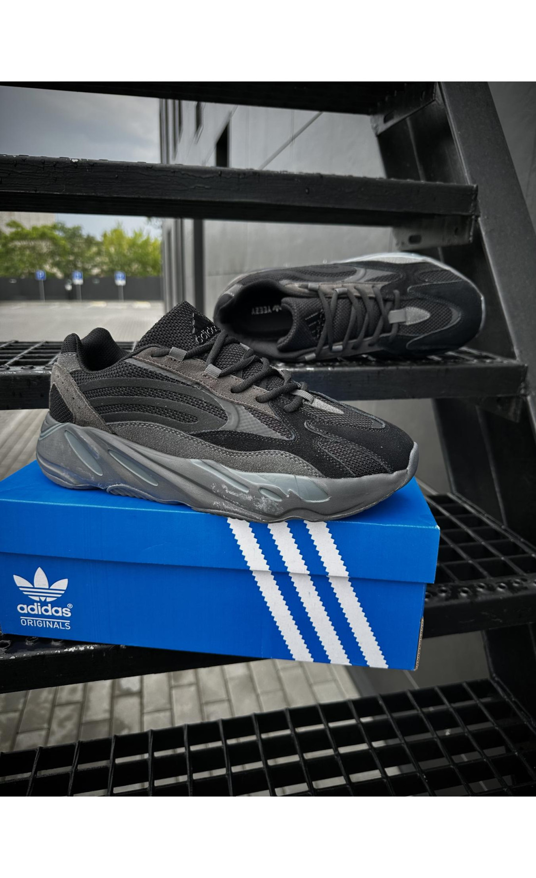 Чоловічі кросівки  Adidas yeezy boost v (чорно-сірі) (700-2)