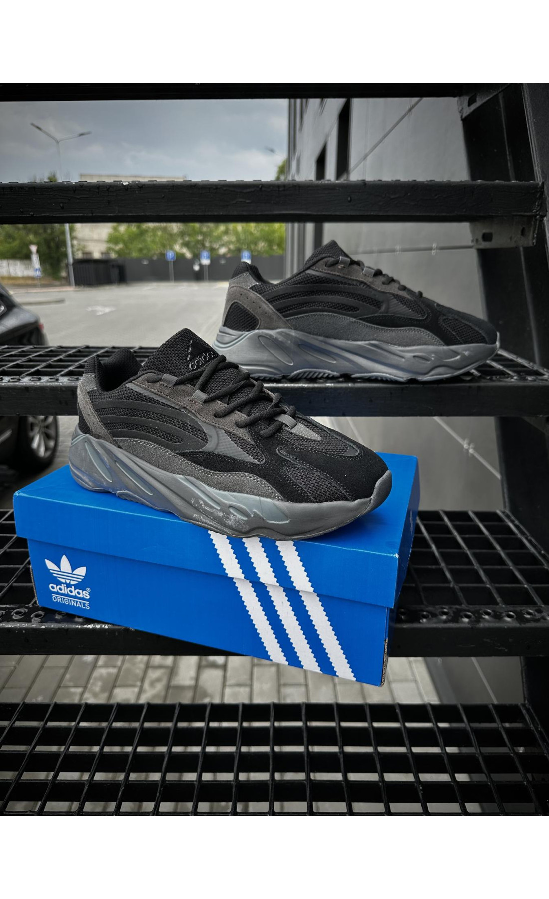 Чоловічі кросівки  Adidas yeezy boost v (чорно-сірі) (700-2)