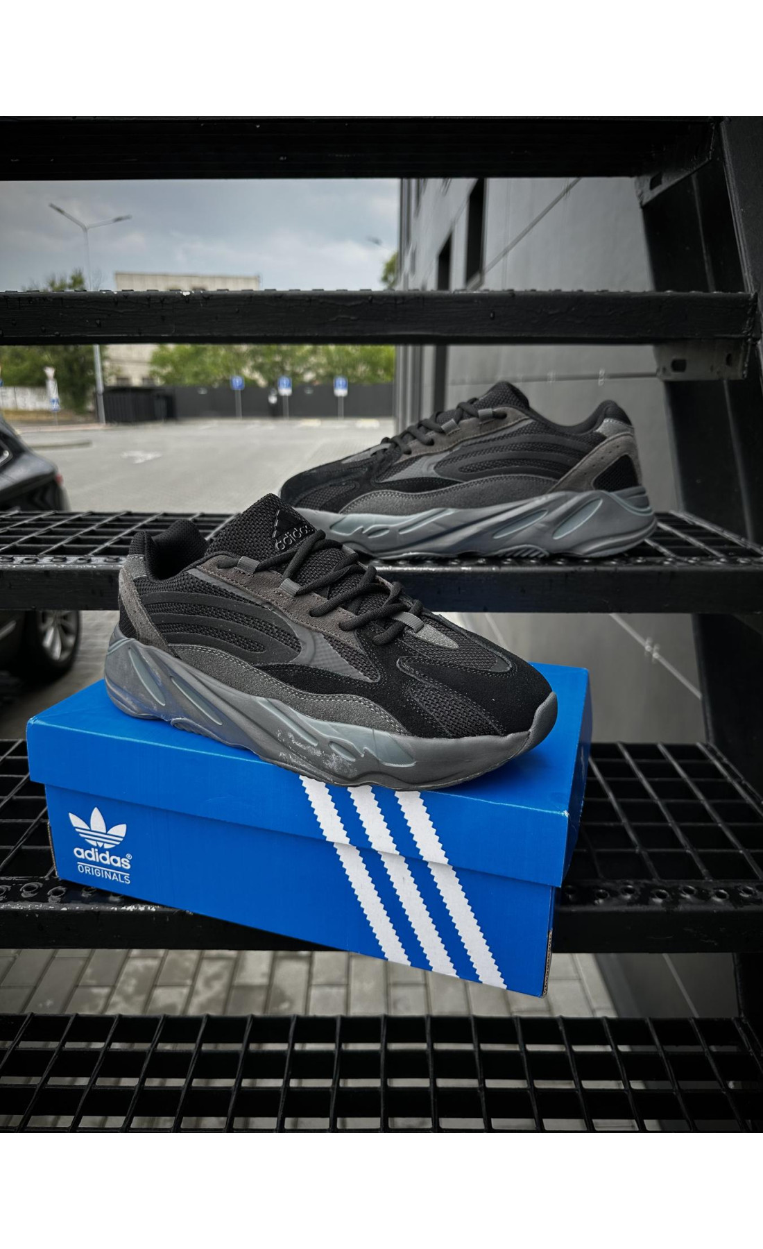 Чоловічі кросівки  Adidas yeezy boost v (чорно-сірі) (700-2)