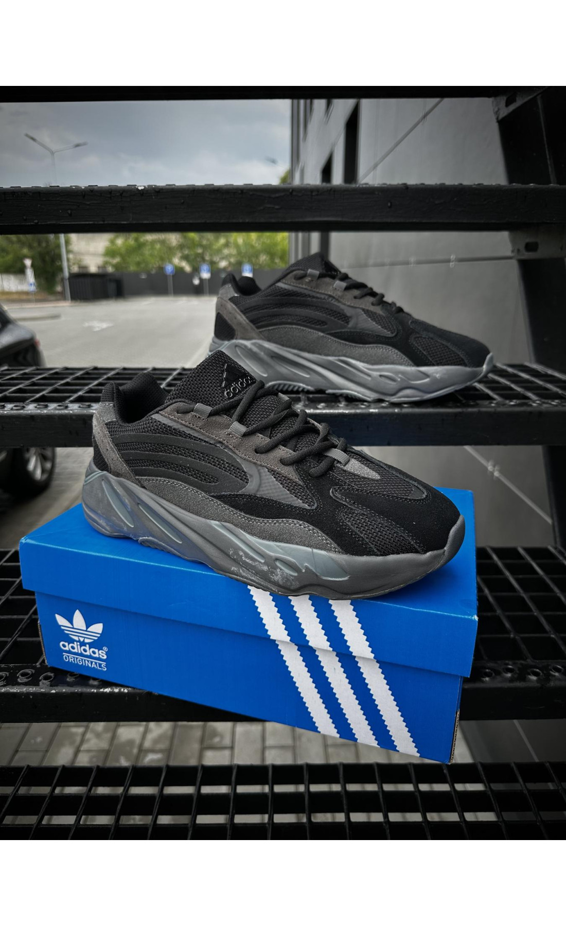 Чоловічі кросівки  Adidas yeezy boost v (чорно-сірі) (700-2)