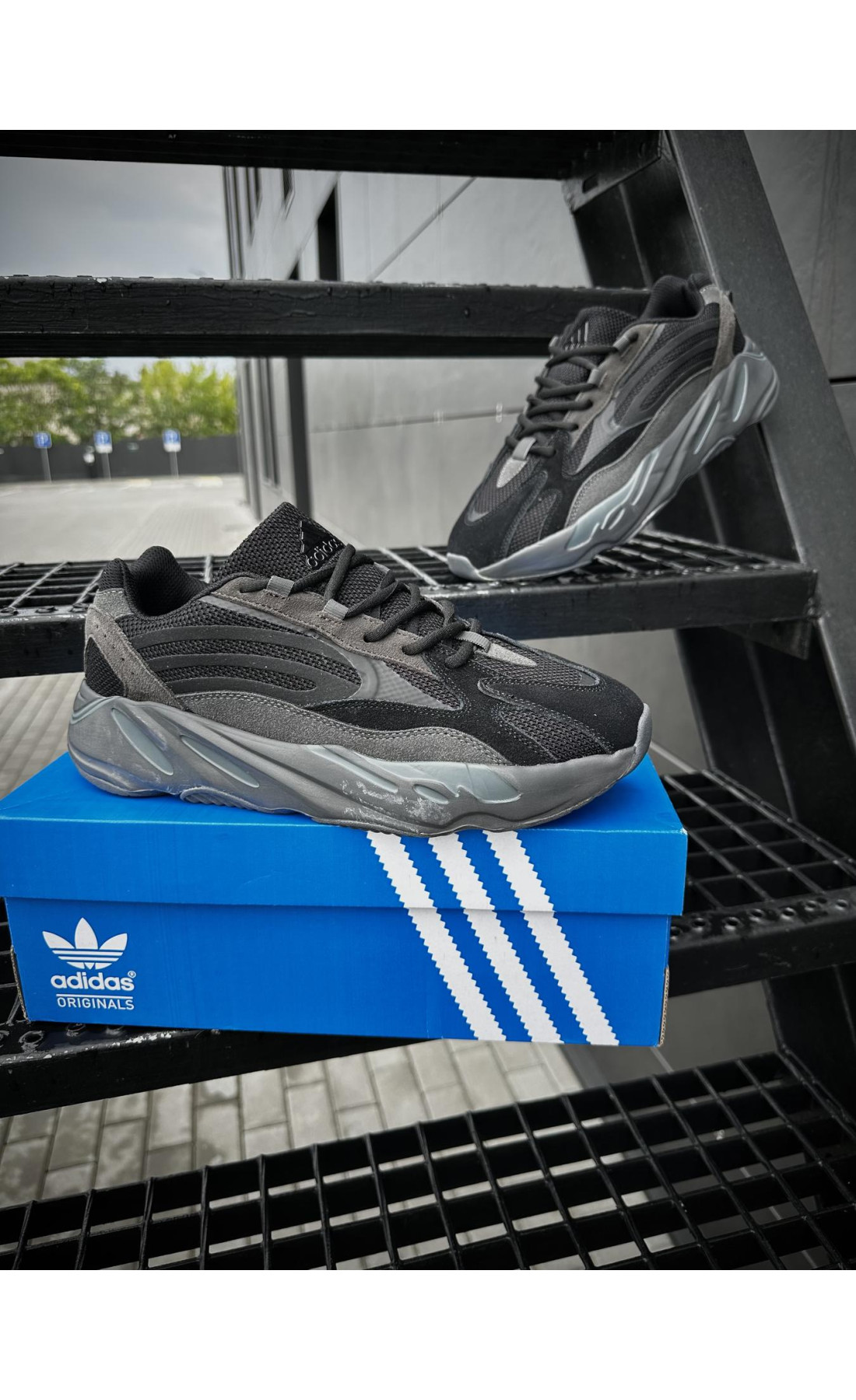 Чоловічі кросівки  Adidas yeezy boost v (чорно-сірі) (700-2)