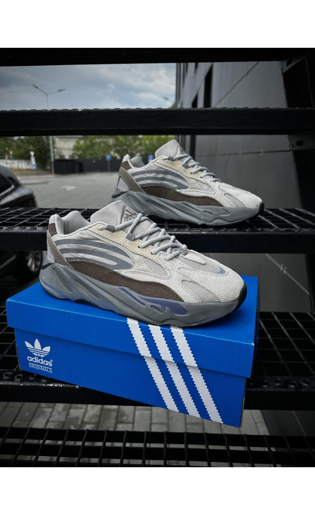 Чоловічі кросівки  Adidas yeezy boost v (gray & brown) (700-5)