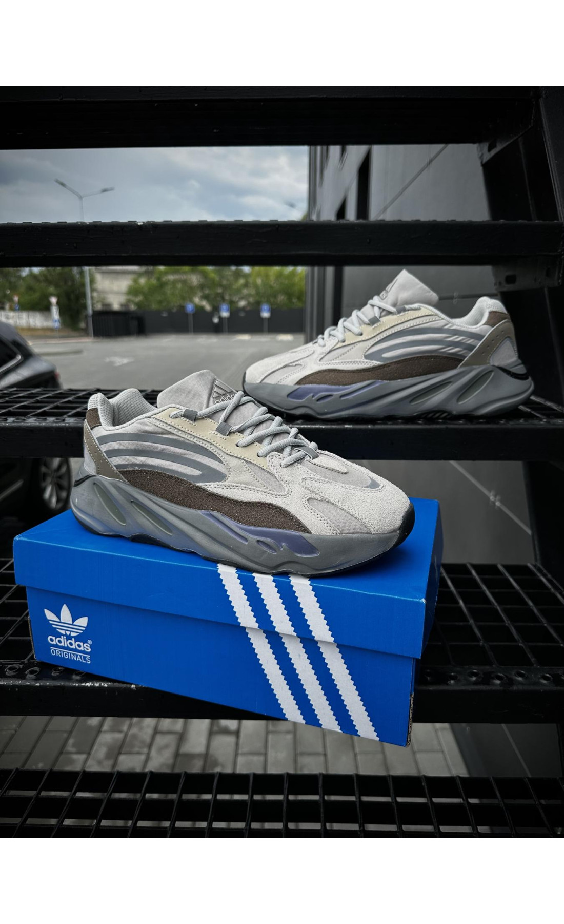 Чоловічі кросівки  Adidas yeezy boost v (gray & brown) (700-5)