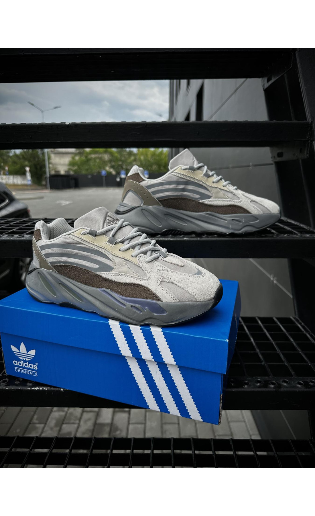 Чоловічі кросівки  Adidas yeezy boost v (gray & brown) (700-5)