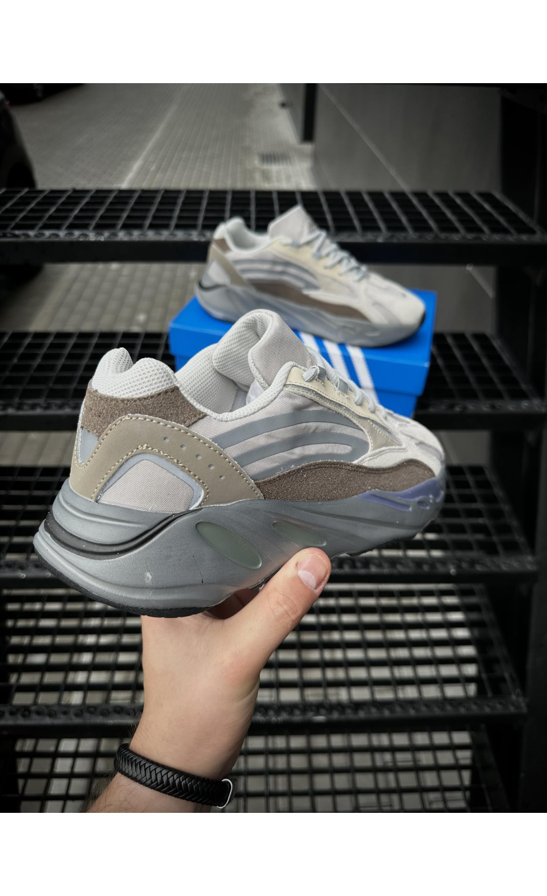 Чоловічі кросівки  Adidas yeezy boost v (gray & brown) (700-5)