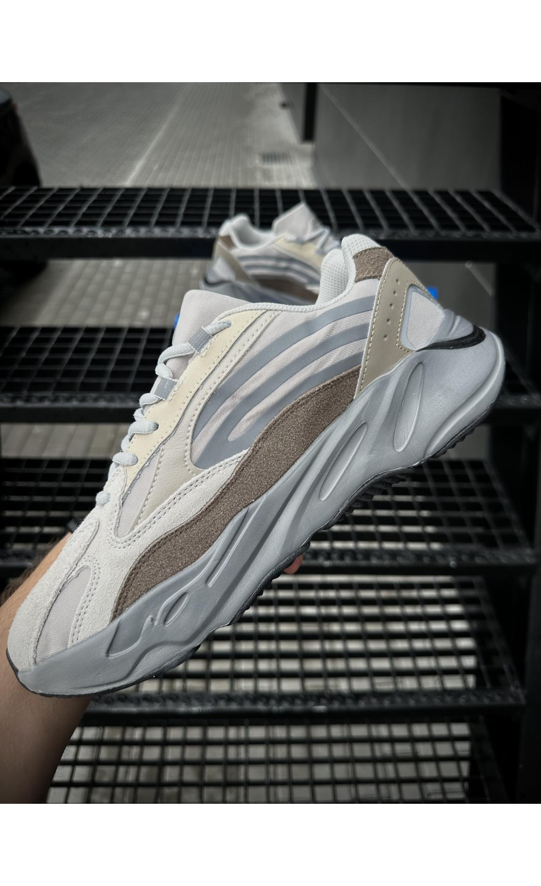 Чоловічі кросівки  Adidas yeezy boost v (gray & brown) (700-5)