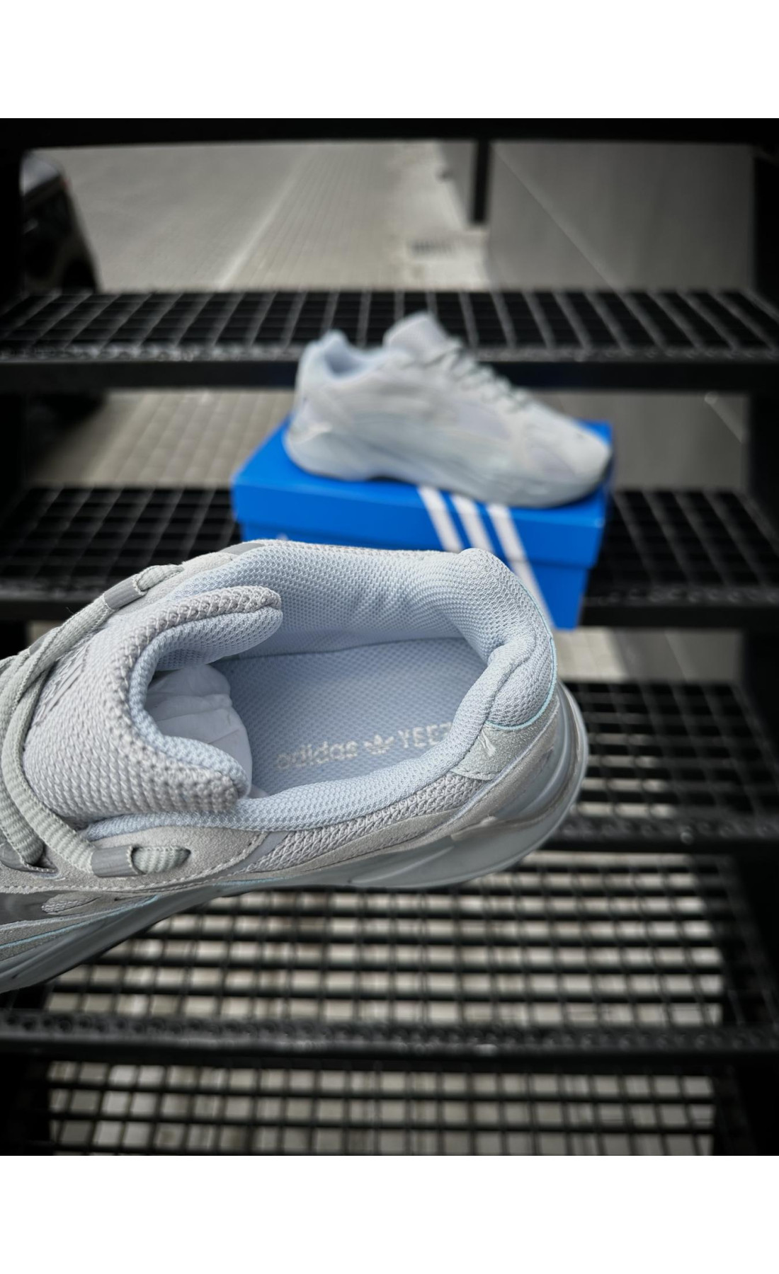 Чоловічі кросівки  Adidas yeezy boost v (gray & blue) (700-1)