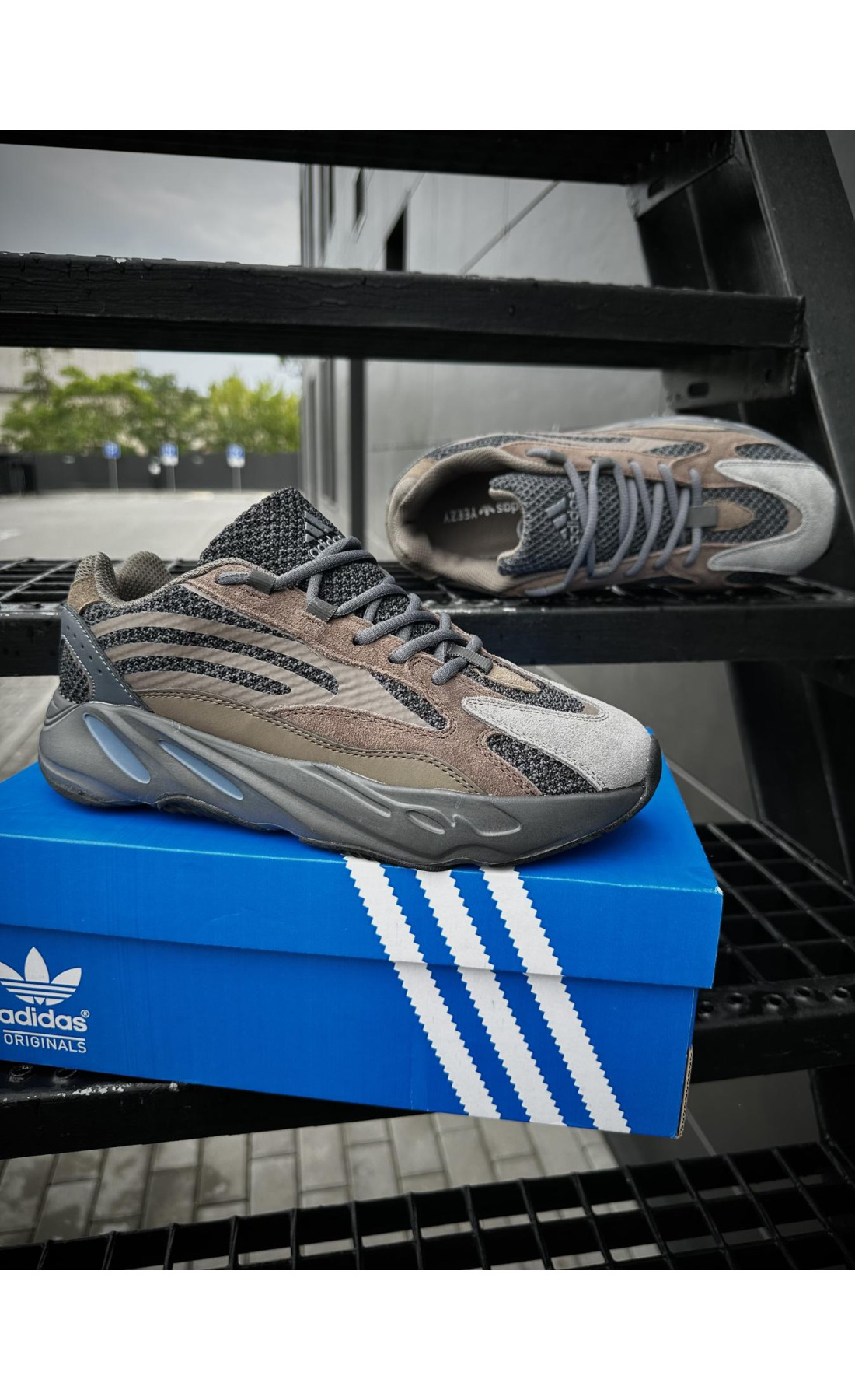 Чоловічі кросівки  Adidas yeezy boost v (brown) (700-4)