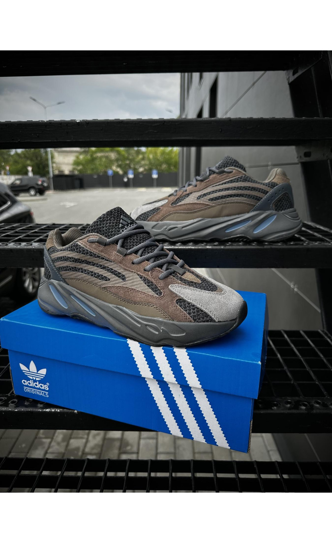 Чоловічі кросівки  Adidas yeezy boost v (brown) (700-4)