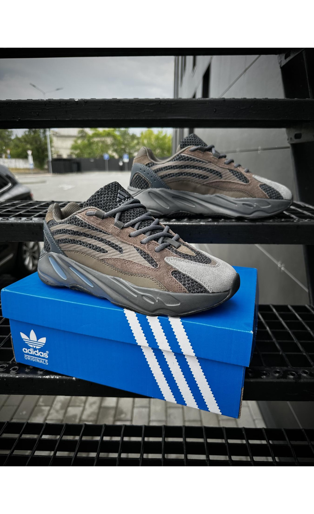 Чоловічі кросівки  Adidas yeezy boost v (brown) (700-4)