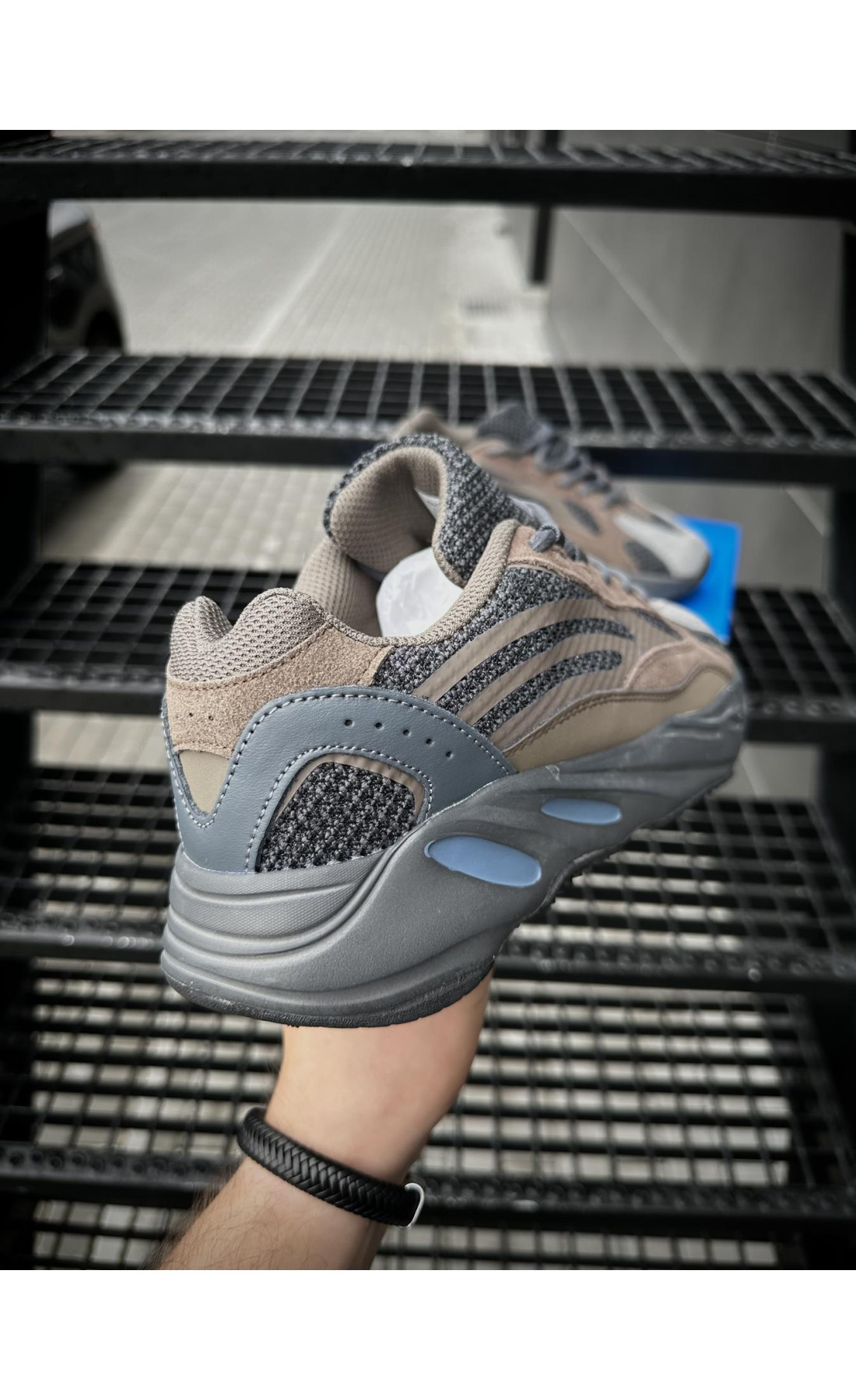 Чоловічі кросівки  Adidas yeezy boost v (brown) (700-4)