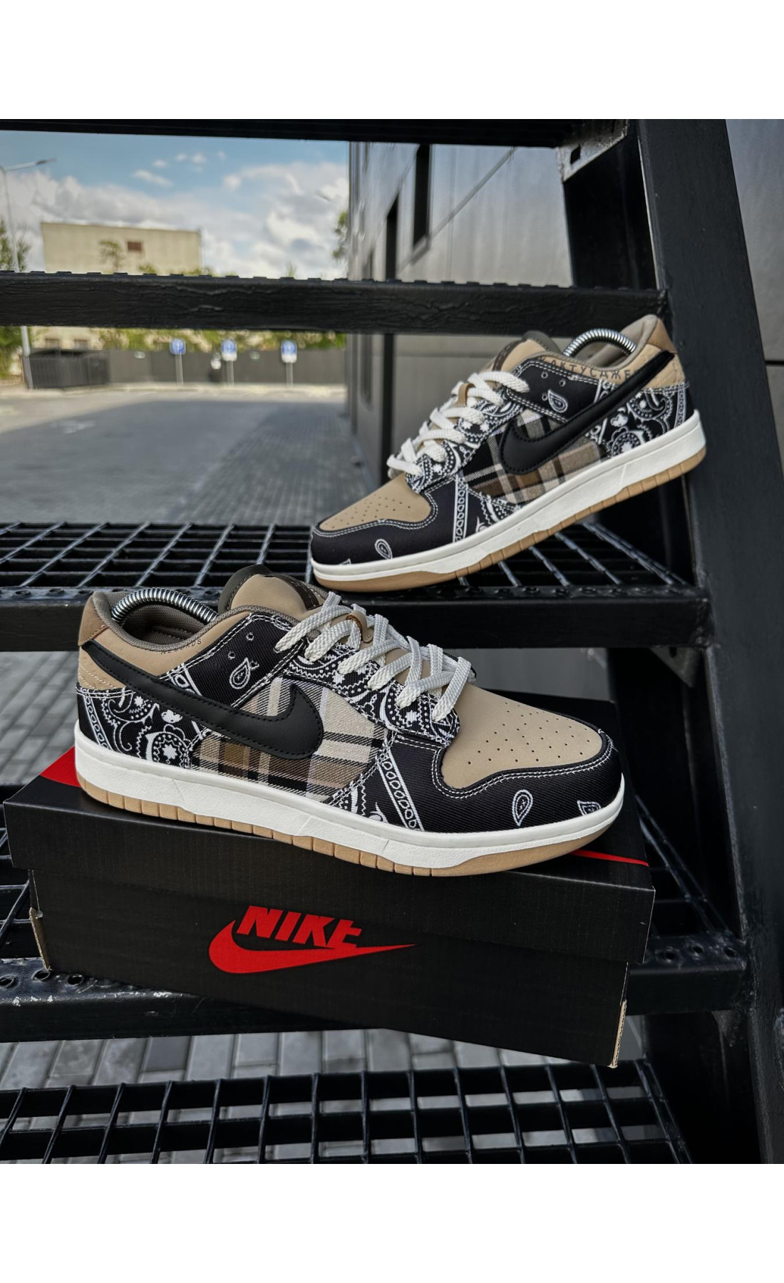 Чоловічі кросівки  Кросівки nike sb dunk low x travis scott cactus jack (5476-1)