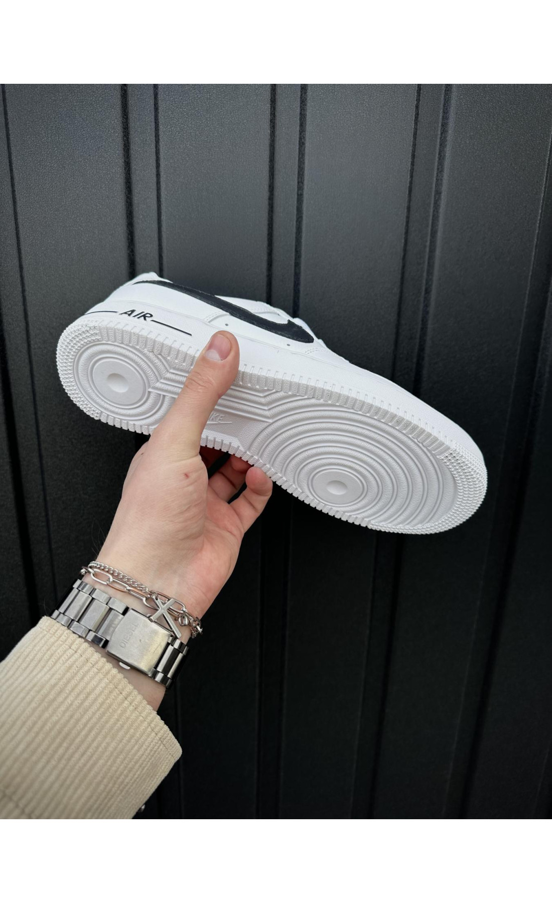 Чоловічі кросівки  Кросівки nike air force (білі з чорним лого, шкіра ліцензія) (32-3)