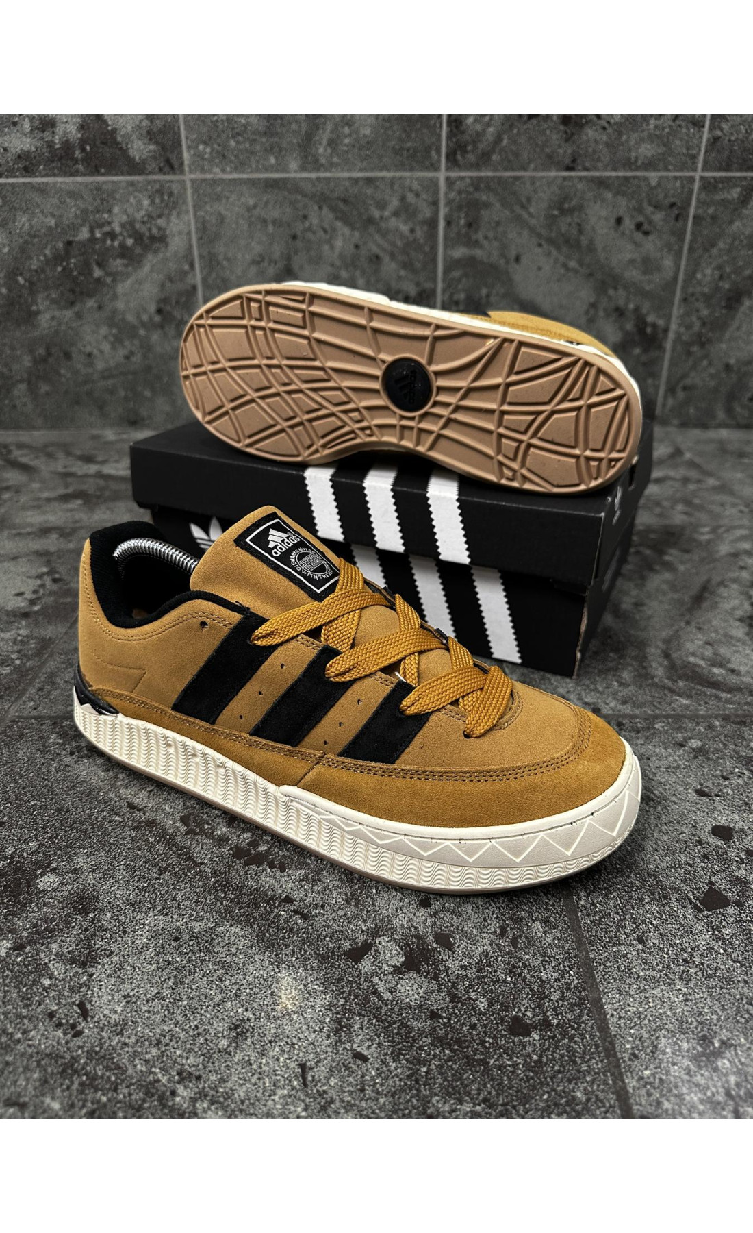Чоловічі кросівки  Кросівки adidas adimatic neighborhood (camel black) (476-10)