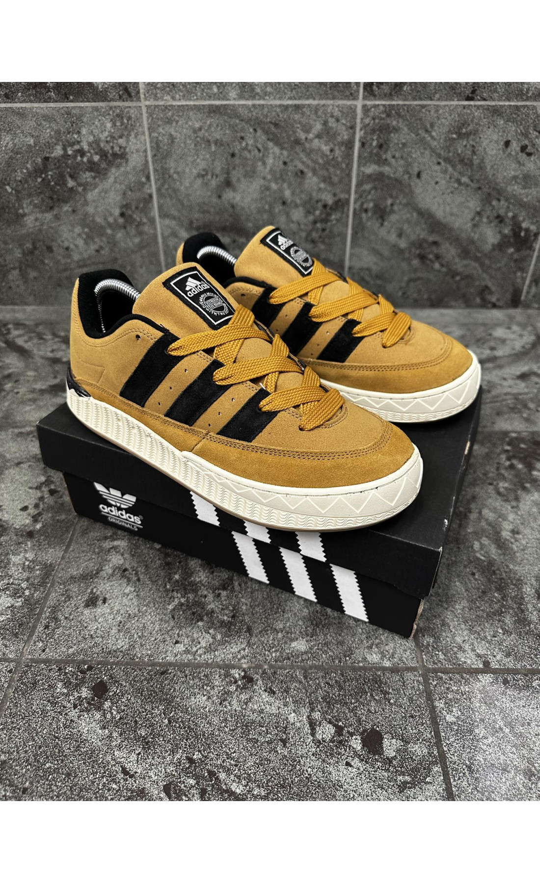 Чоловічі кросівки  Кросівки adidas adimatic neighborhood (camel black) (476-10)