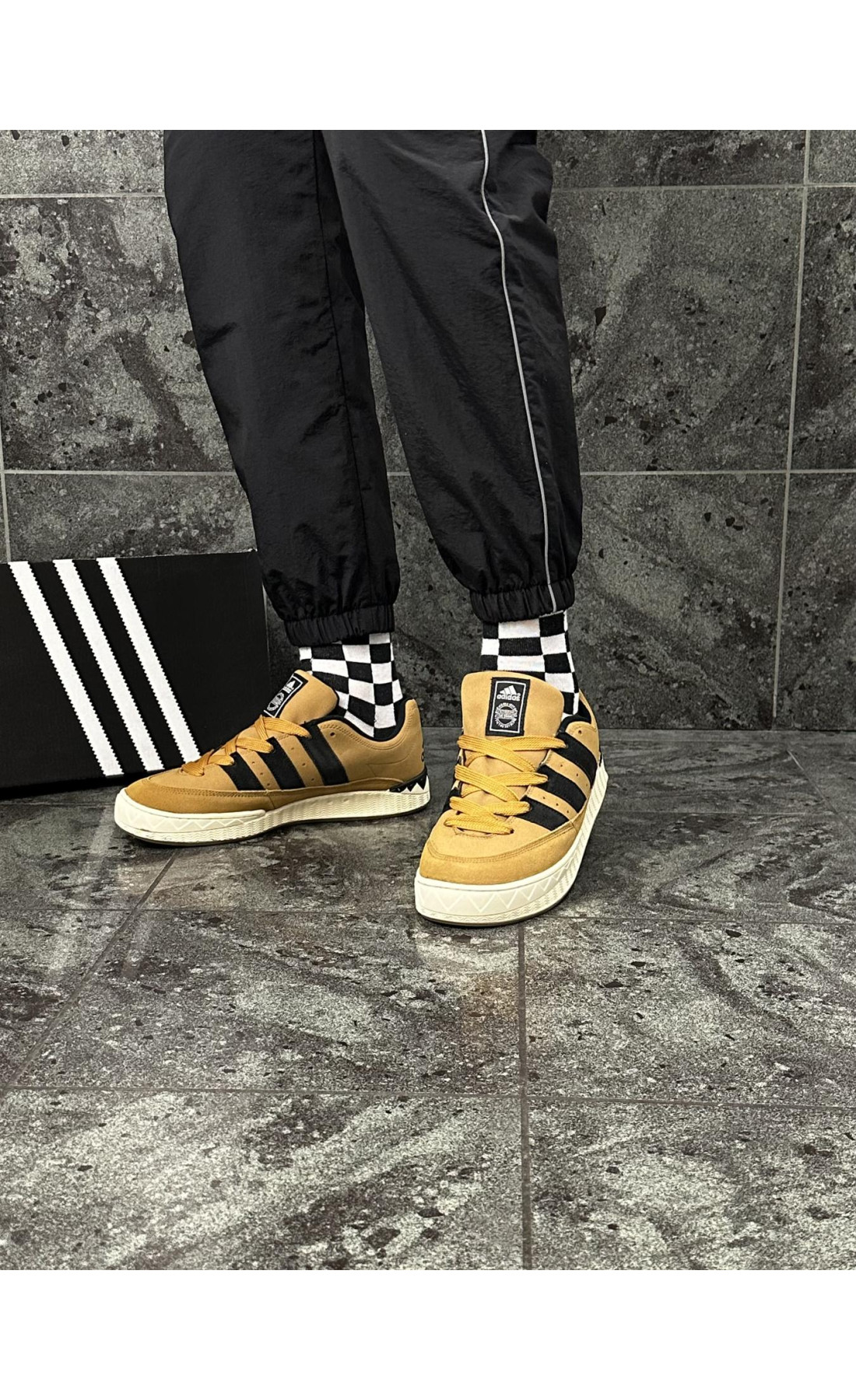 Чоловічі кросівки  Кросівки adidas adimatic neighborhood (camel black) (476-10)