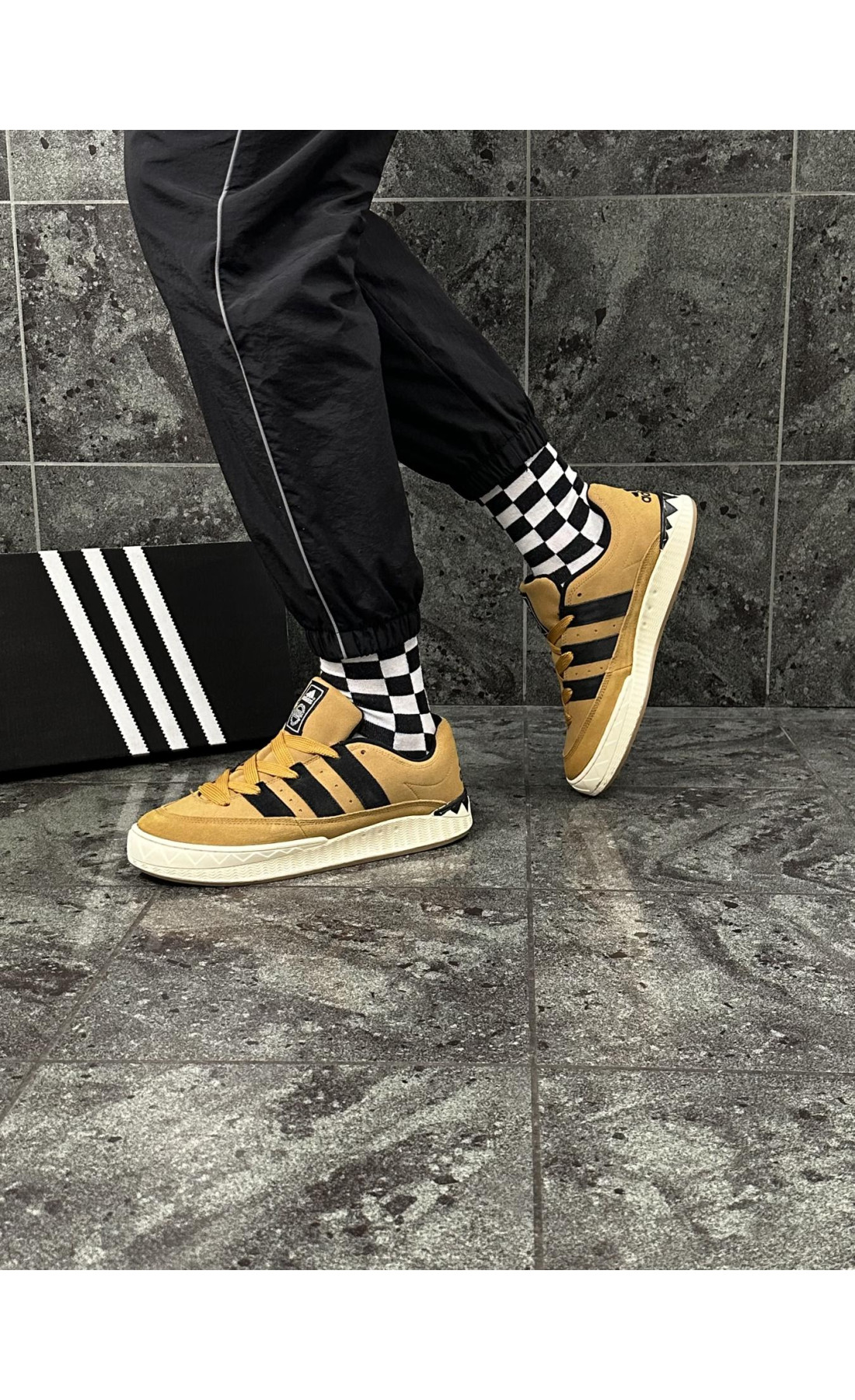Чоловічі кросівки  Кросівки adidas adimatic neighborhood (camel black) (476-10)
