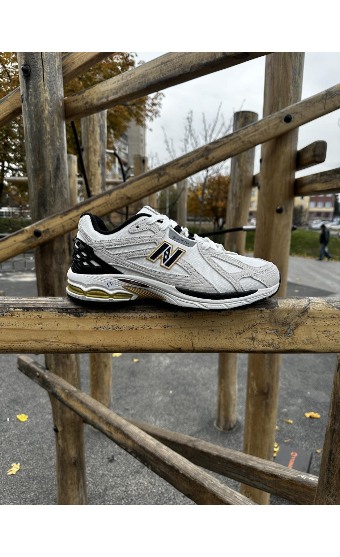 Чоловічі кросівки  Термо кросівки new balance r metallic gold / gore tex (cordura) (9111-1)