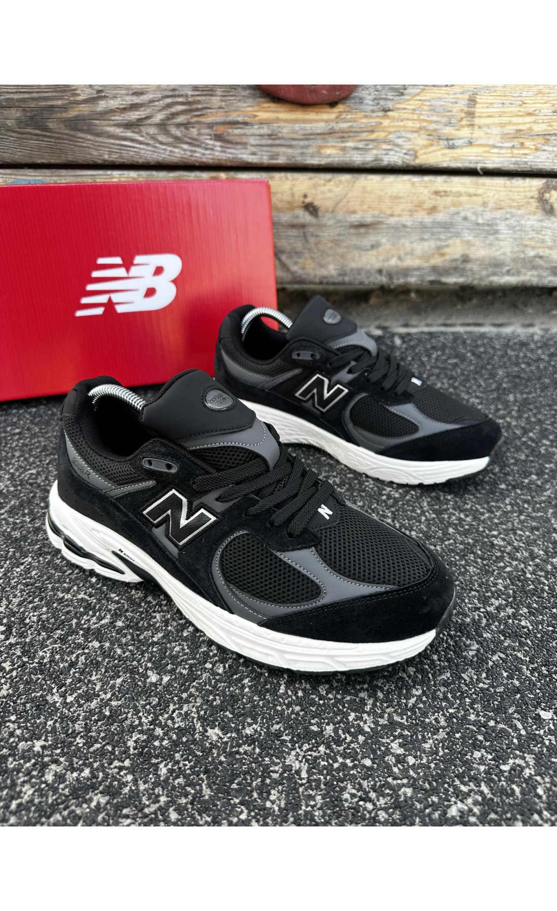 Чоловічі кросівки  Кросівки new balance r (чорно-білі) (2002-1)