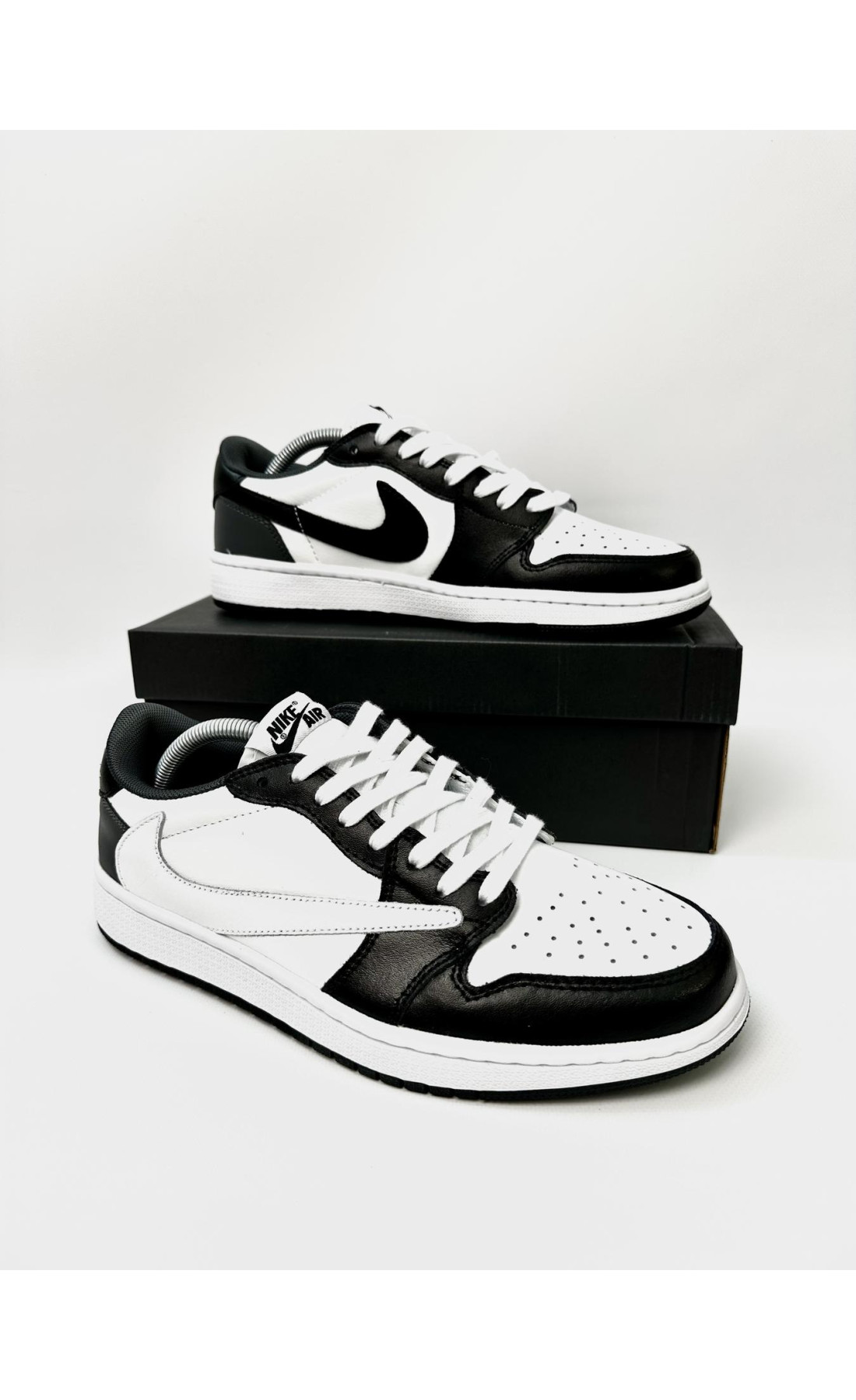 Чоловічі кросівки  Білі nike air jordan low x travis scott (cactus jack) (2298-4)