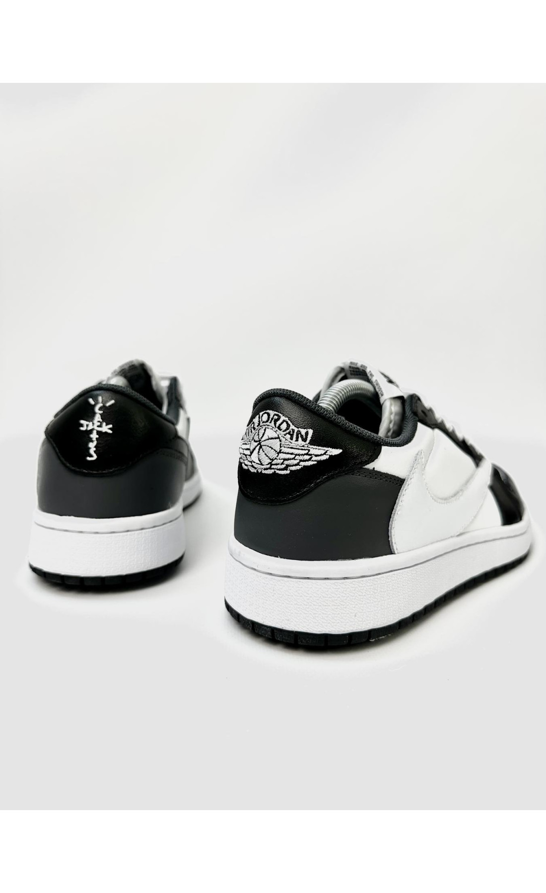 Чоловічі кросівки  Білі nike air jordan low x travis scott (cactus jack) (2298-4)