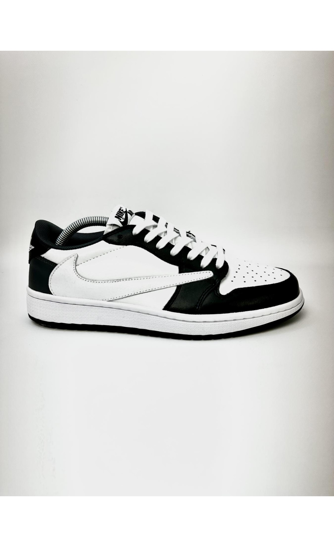 Чоловічі кросівки  Білі nike air jordan low x travis scott (cactus jack) (2298-4)