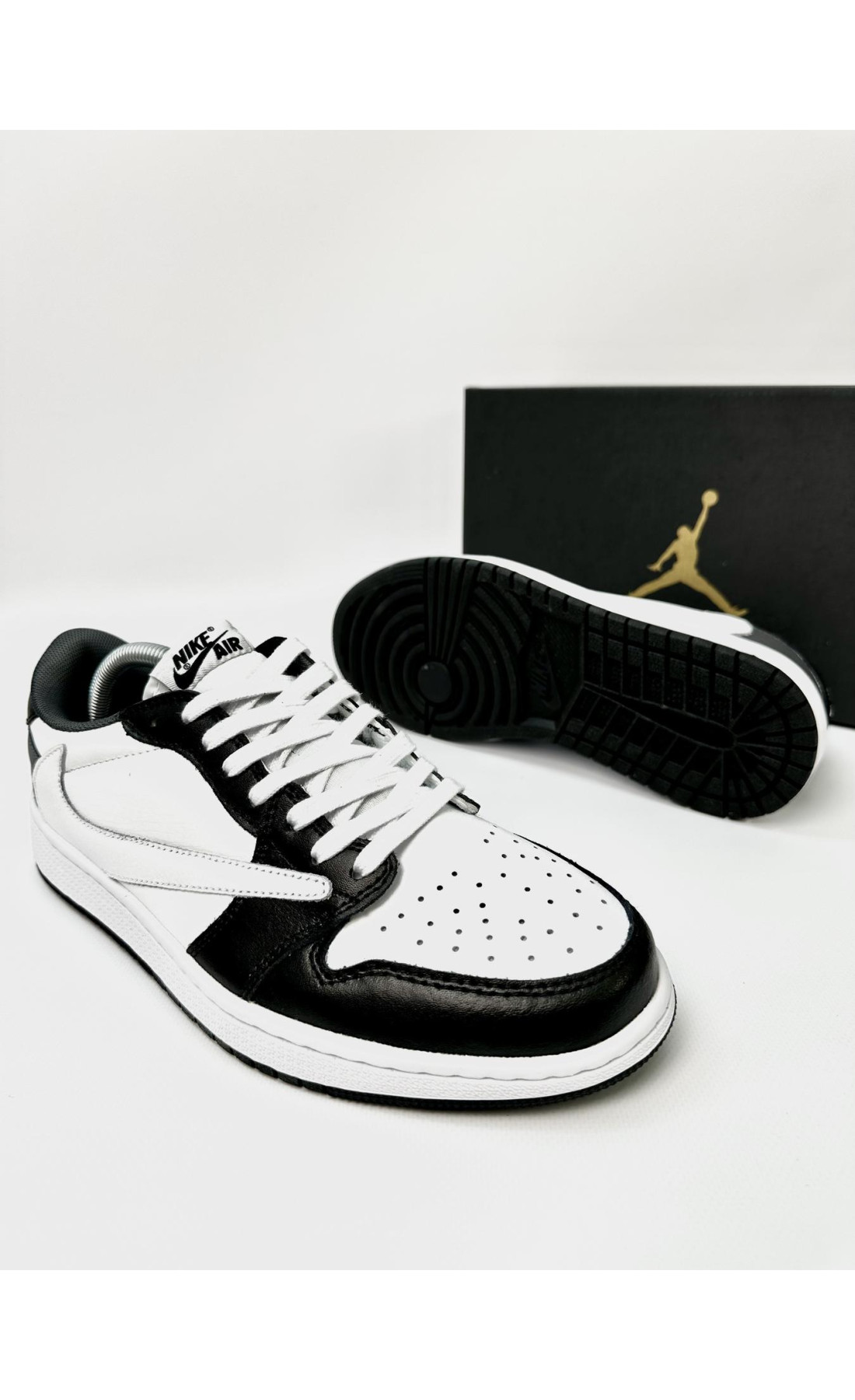 Чоловічі кросівки  Білі nike air jordan low x travis scott (cactus jack) (2298-4)