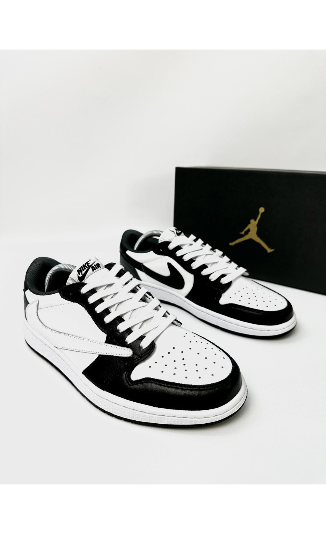 Чоловічі кросівки  Білі nike air jordan low x travis scott (cactus jack) (2298-4)