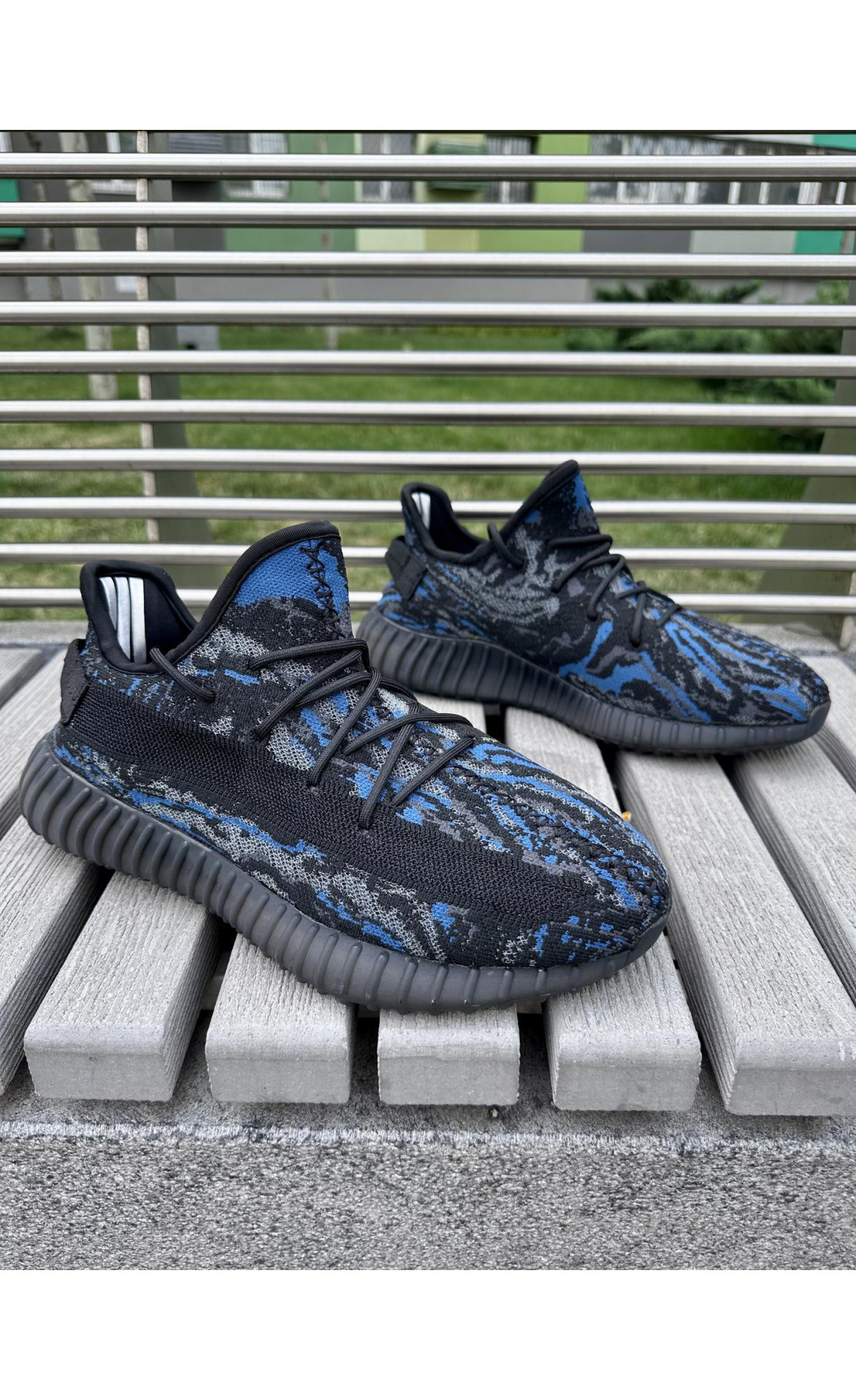 Чоловічі кросівки  Кросівки adidas yeesy boost blue / camo (A2237-7)