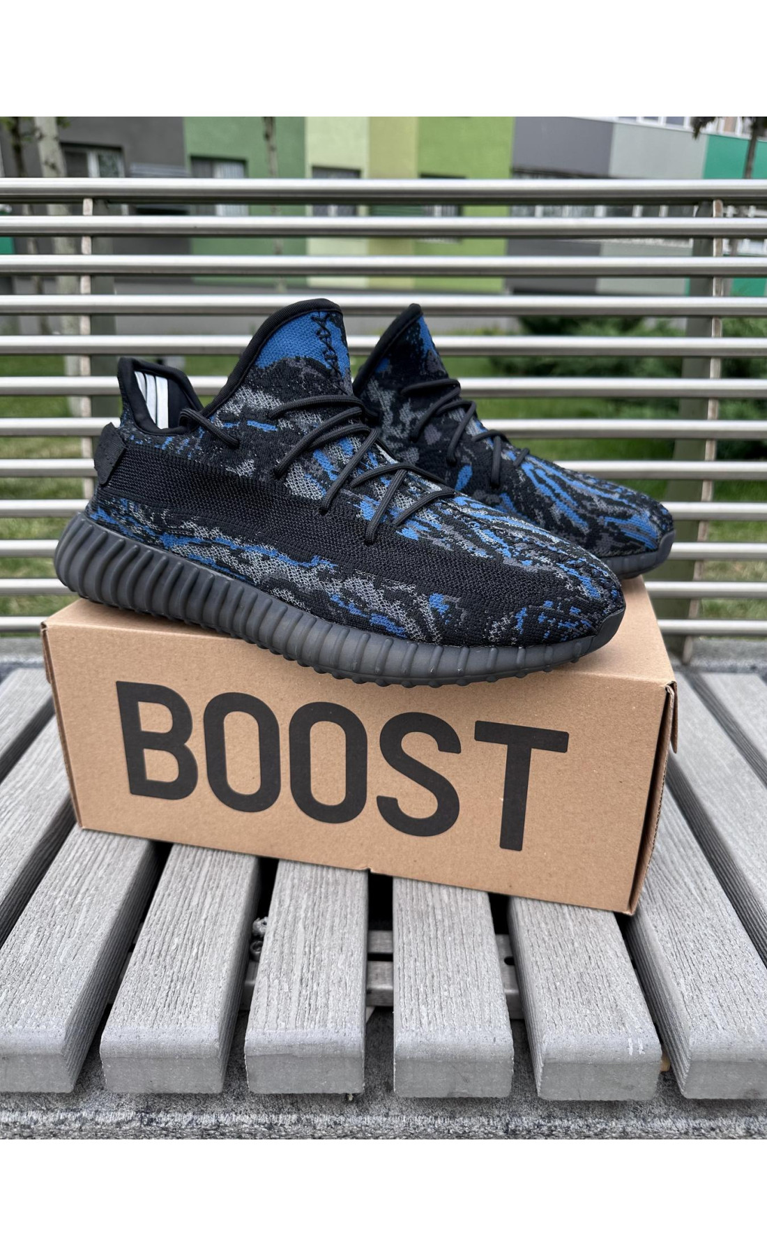 Чоловічі кросівки  Кросівки adidas yeesy boost blue / camo (A2237-7)