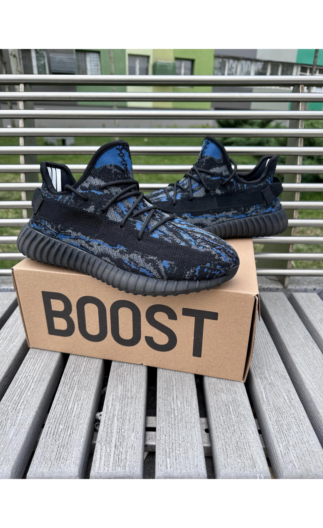 Чоловічі кросівки  Кросівки adidas yeesy boost blue / camo (A2237-7)