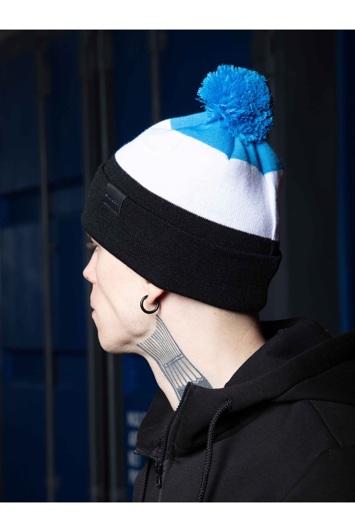 Шапка Custom Wear Tricolor з бумбоном електрик з білим, чорним