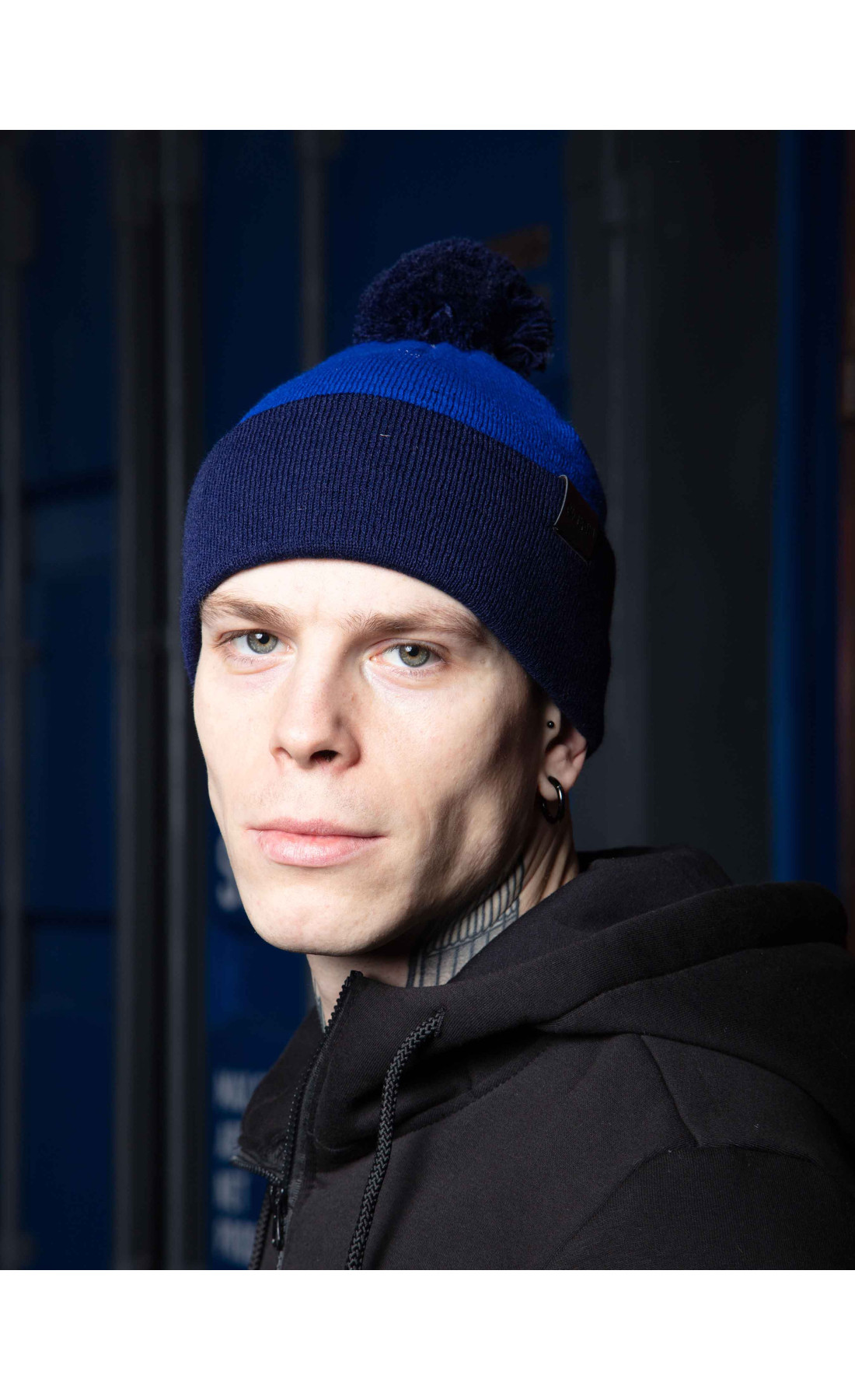 Шапка Custom Wear з бумбоном електрик із синім