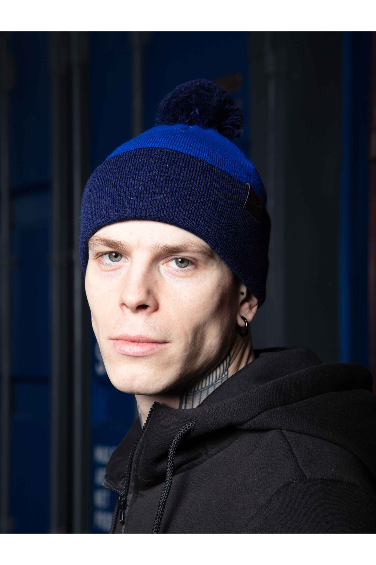 Шапка Custom Wear з бумбоном електрик із синім