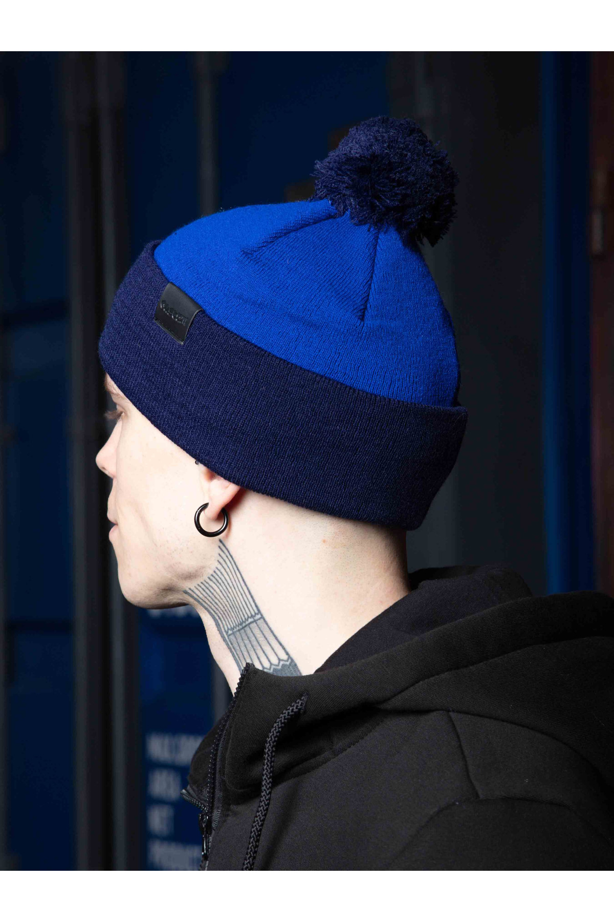 Шапка Custom Wear з бумбоном електрик із синім