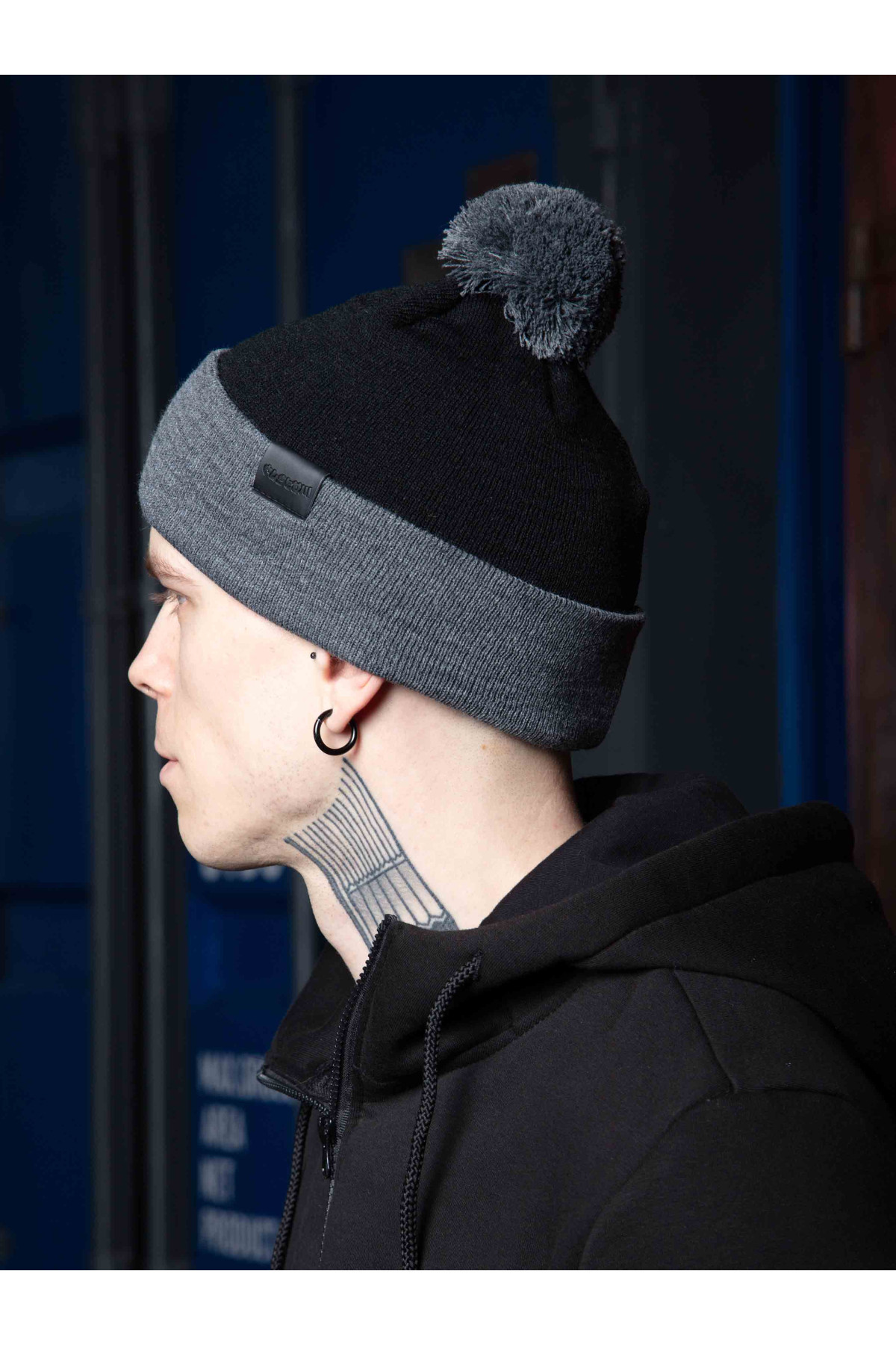 Шапка Custom Wear з бумбоном чорний з графітом